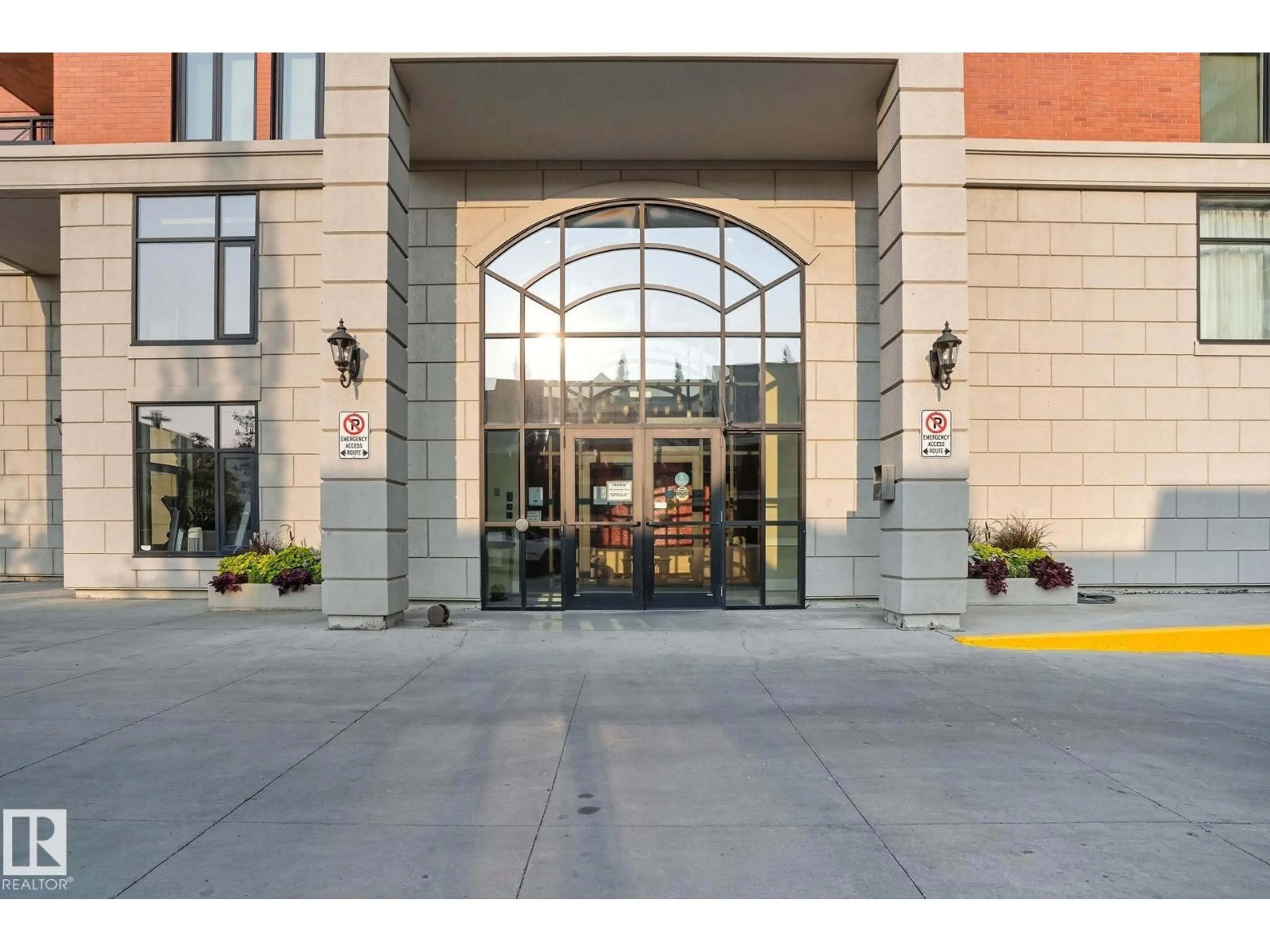 Indoor foyer for 1406 - 9020 JASPER AV, Edmonton Alberta T5H3S8