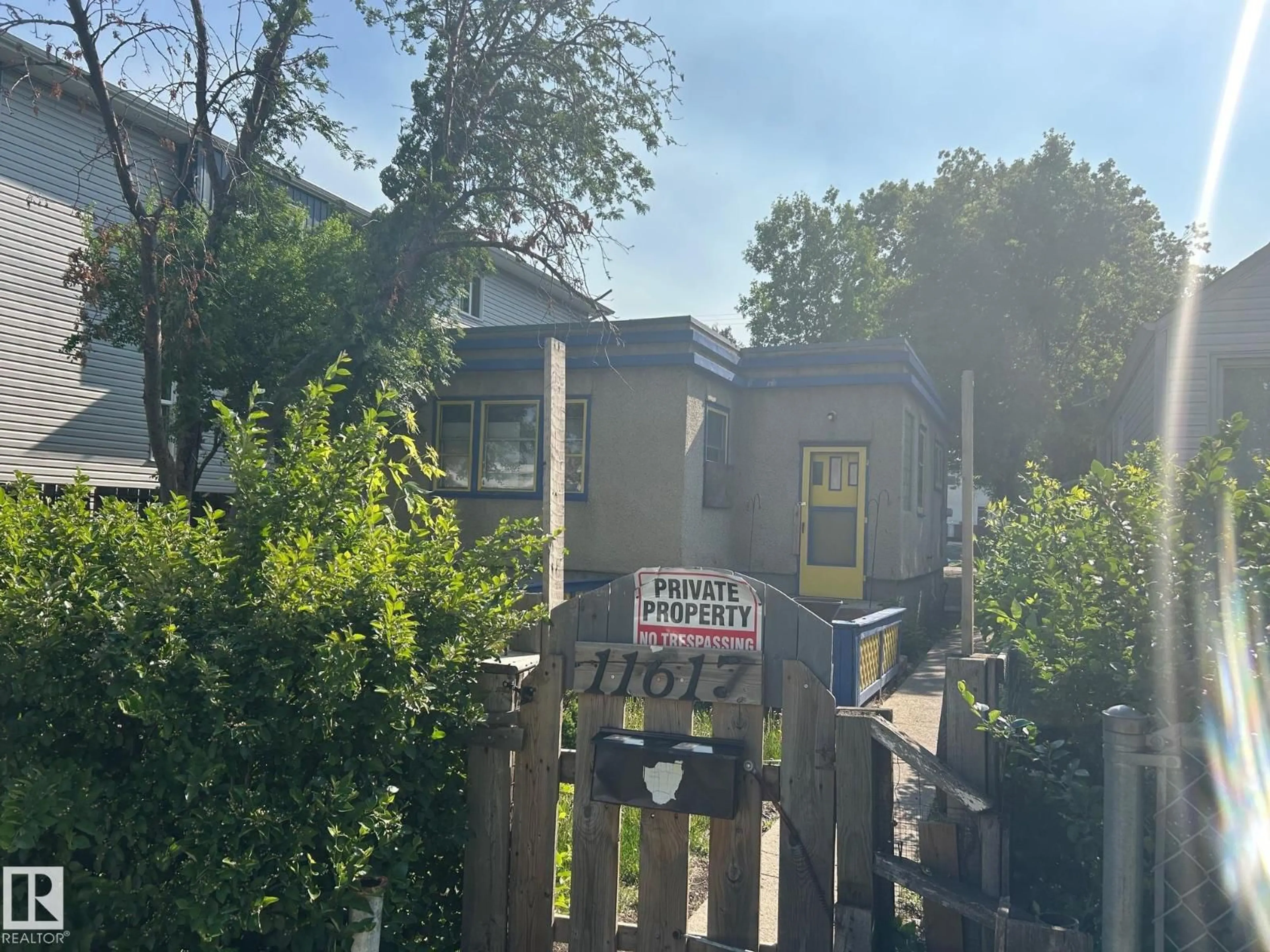 A pic from outside/outdoor area/front of a property/back of a property/a pic from drone, street for NW - 11617 81 ST, Edmonton Alberta T5B2S1