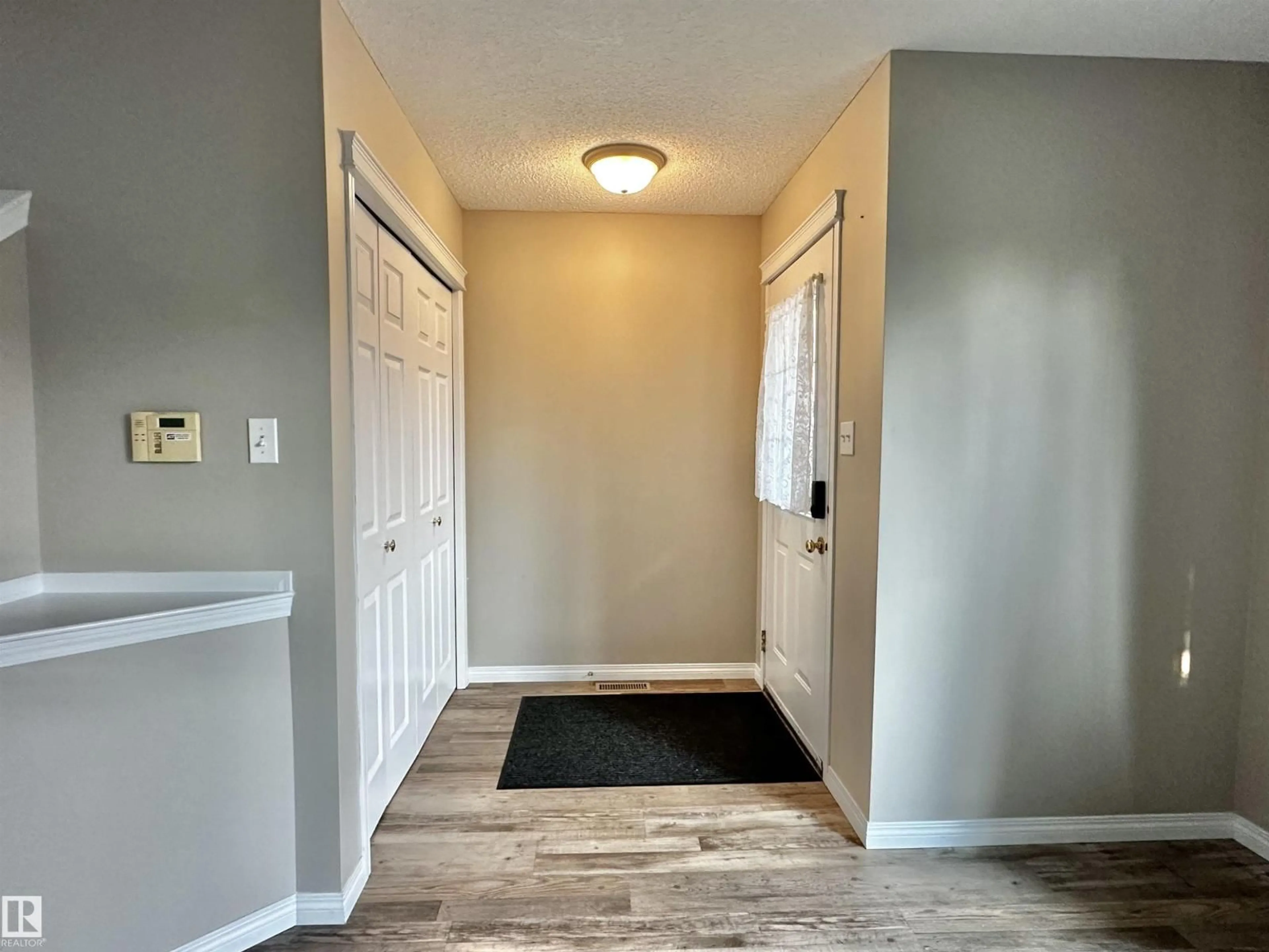 Indoor entryway for 8 HEATHERLANDS WY, Spruce Grove Alberta T7X4L3