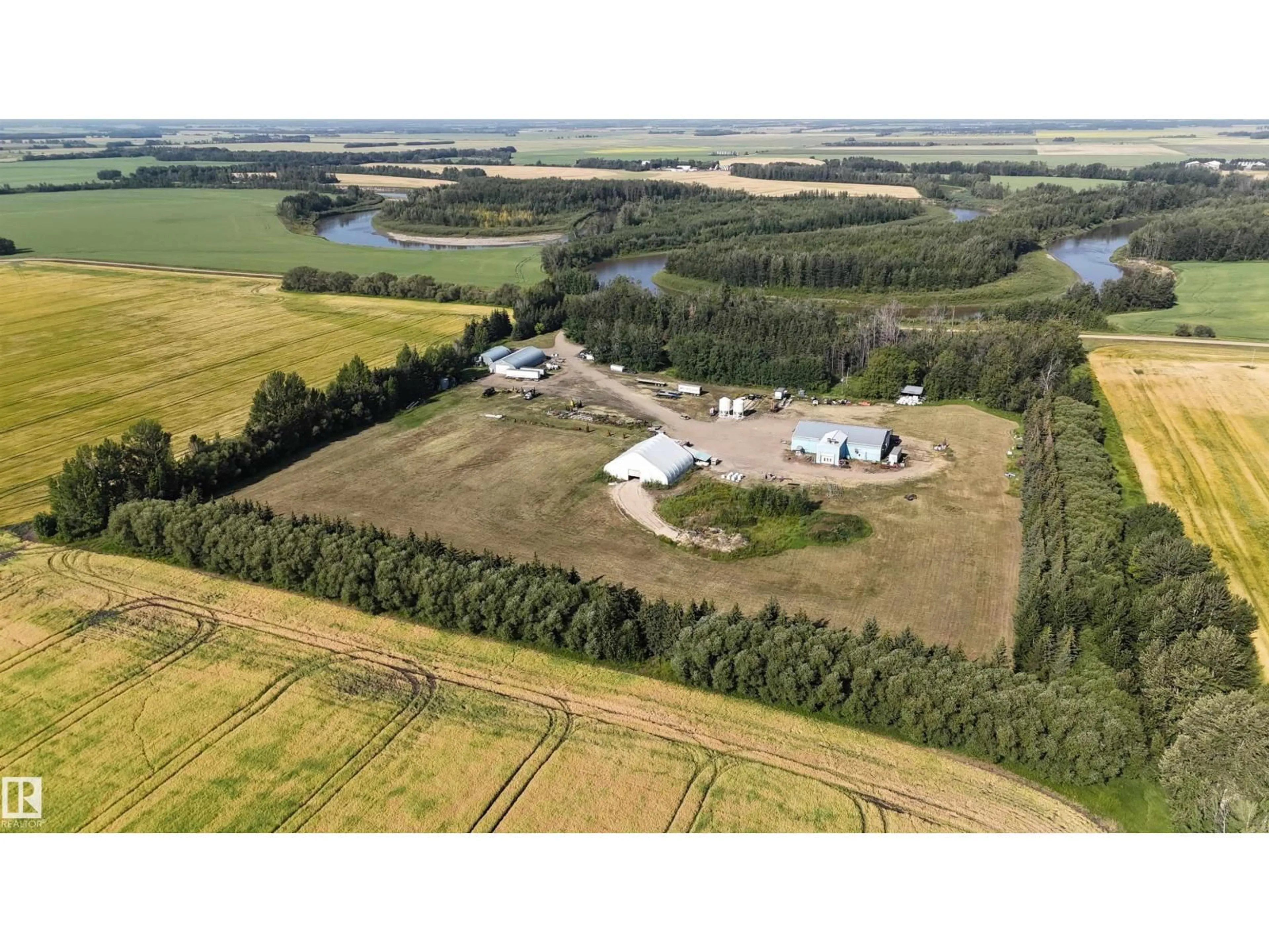 A pic from outside/outdoor area/front of a property/back of a property/a pic from drone, building for 61411 RGE ROAD 272, Rural Westlock County Alberta T7P2P4