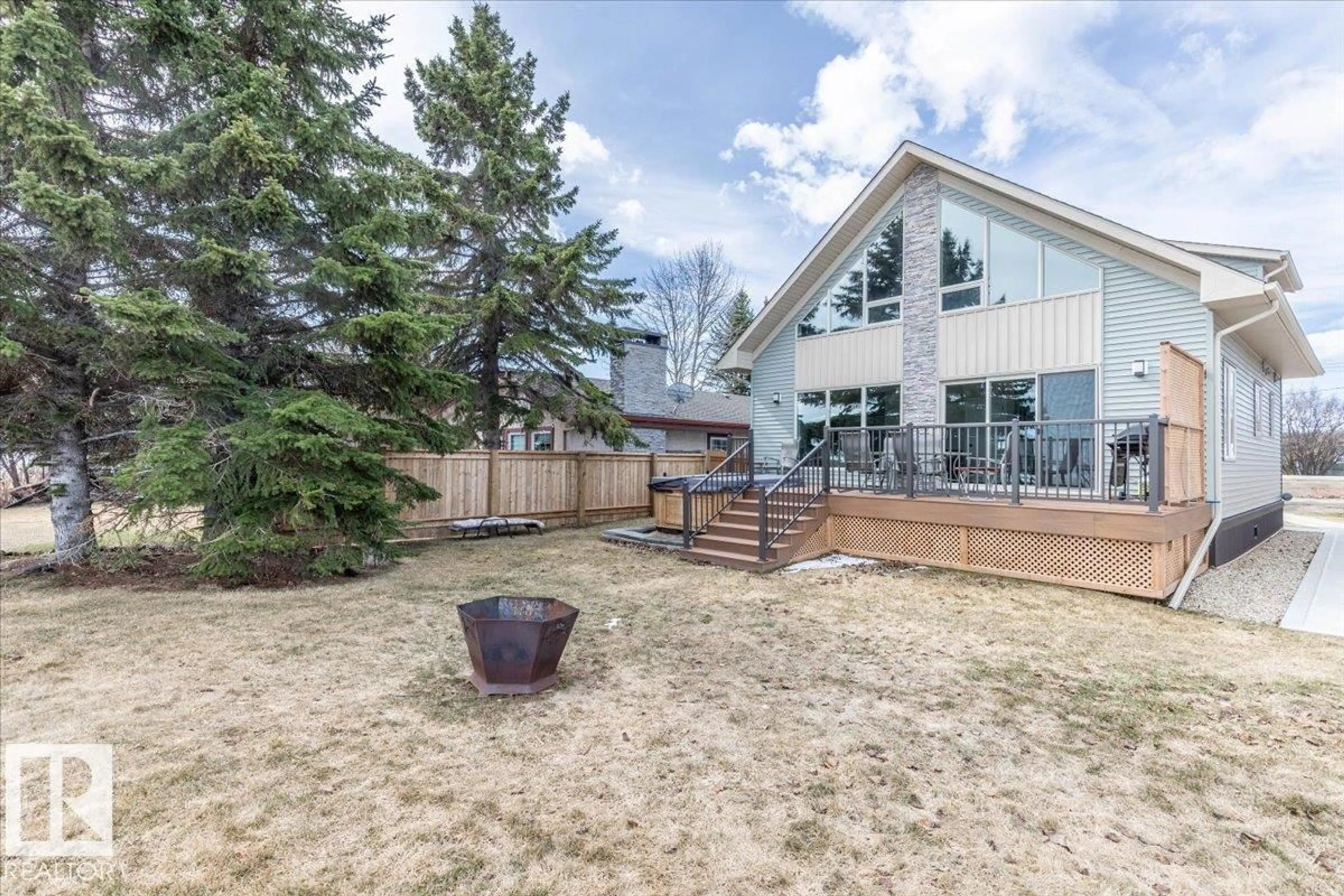 Patio, mountain view for 33 LAKESHORE DR, Rural Wetaskiwin County Alberta T0C2V0