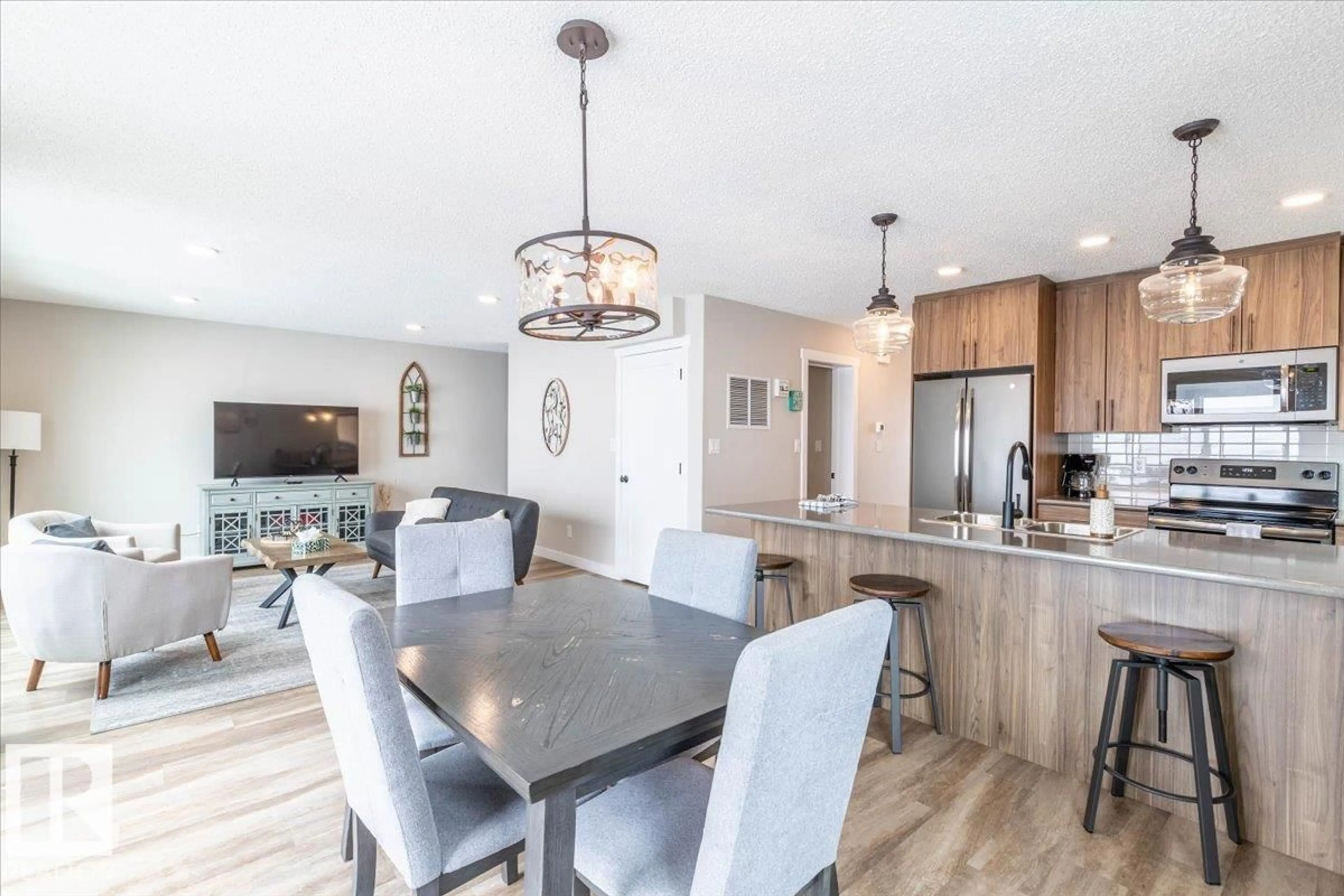 Open concept kitchen, unknown for 33 LAKESHORE DR, Rural Wetaskiwin County Alberta T0C2V0