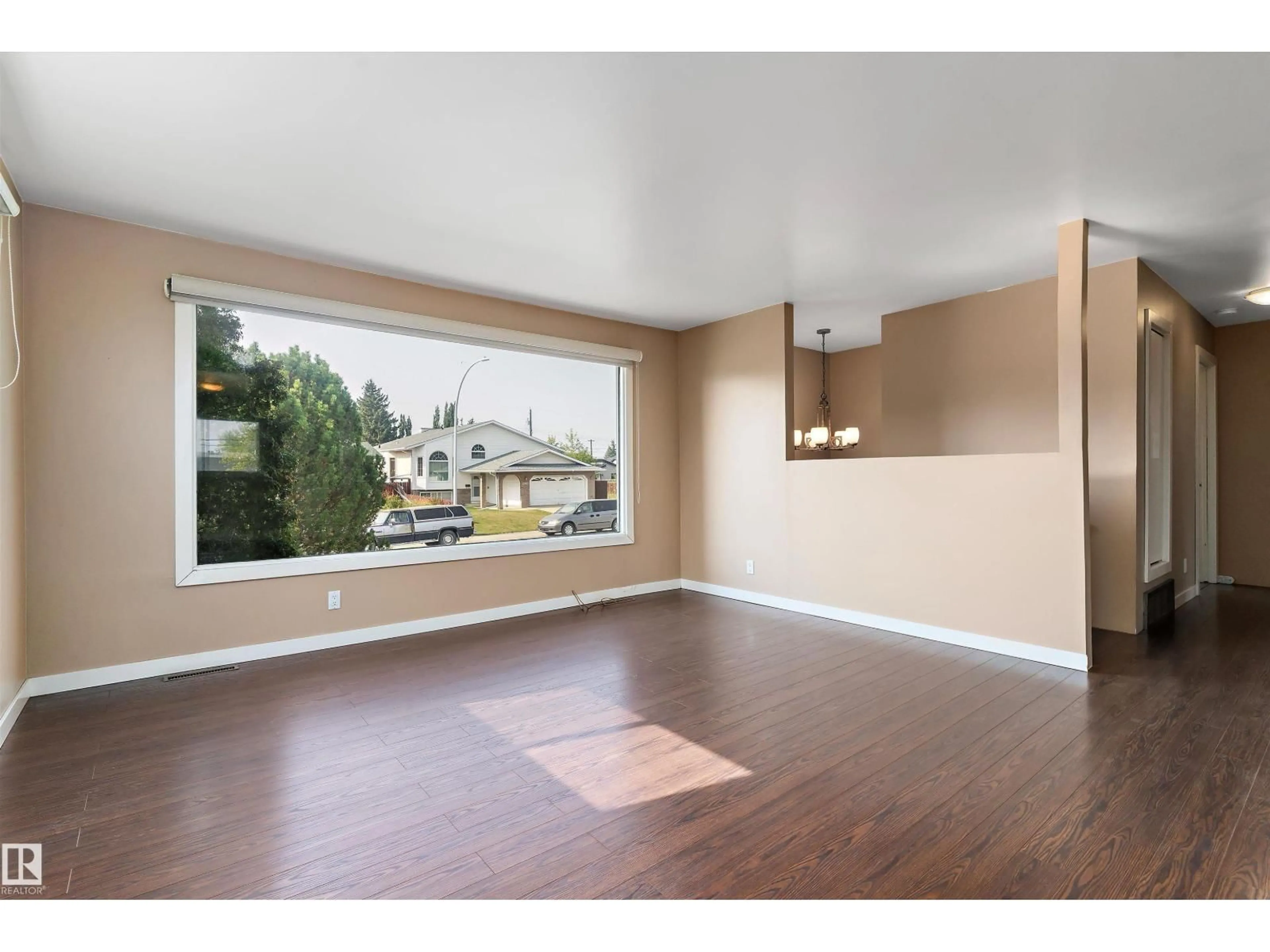 A pic of a room for 9821 159 ST, Edmonton Alberta T5P2Z6