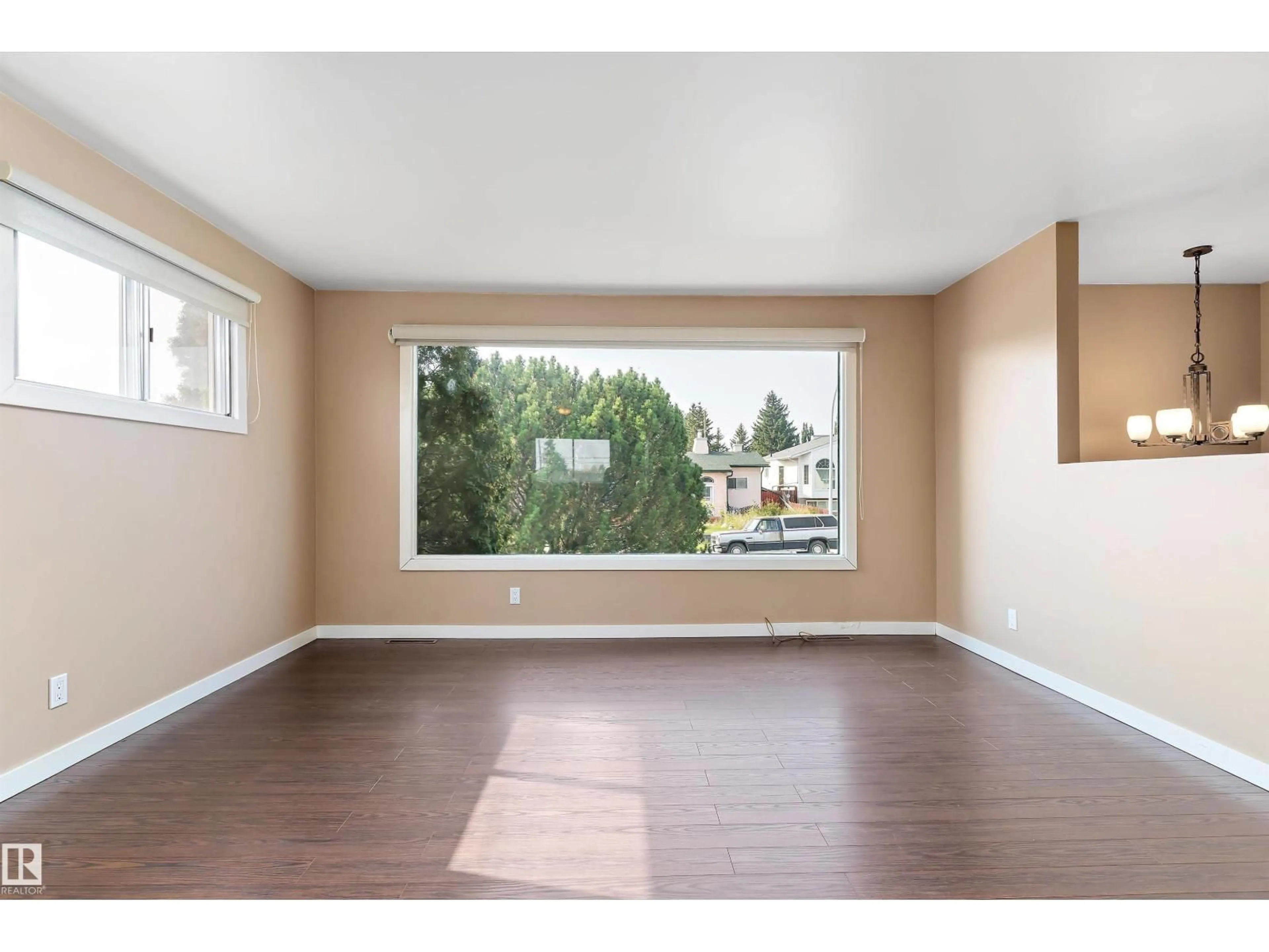 A pic of a room for 9821 159 ST, Edmonton Alberta T5P2Z6