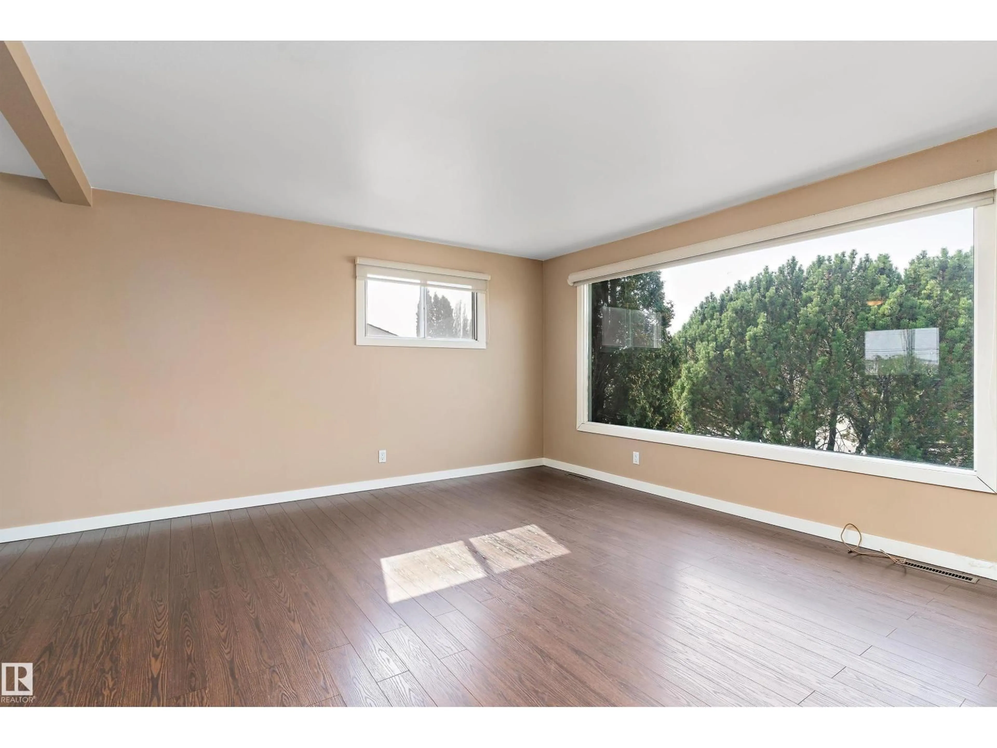 A pic of a room for 9821 159 ST, Edmonton Alberta T5P2Z6