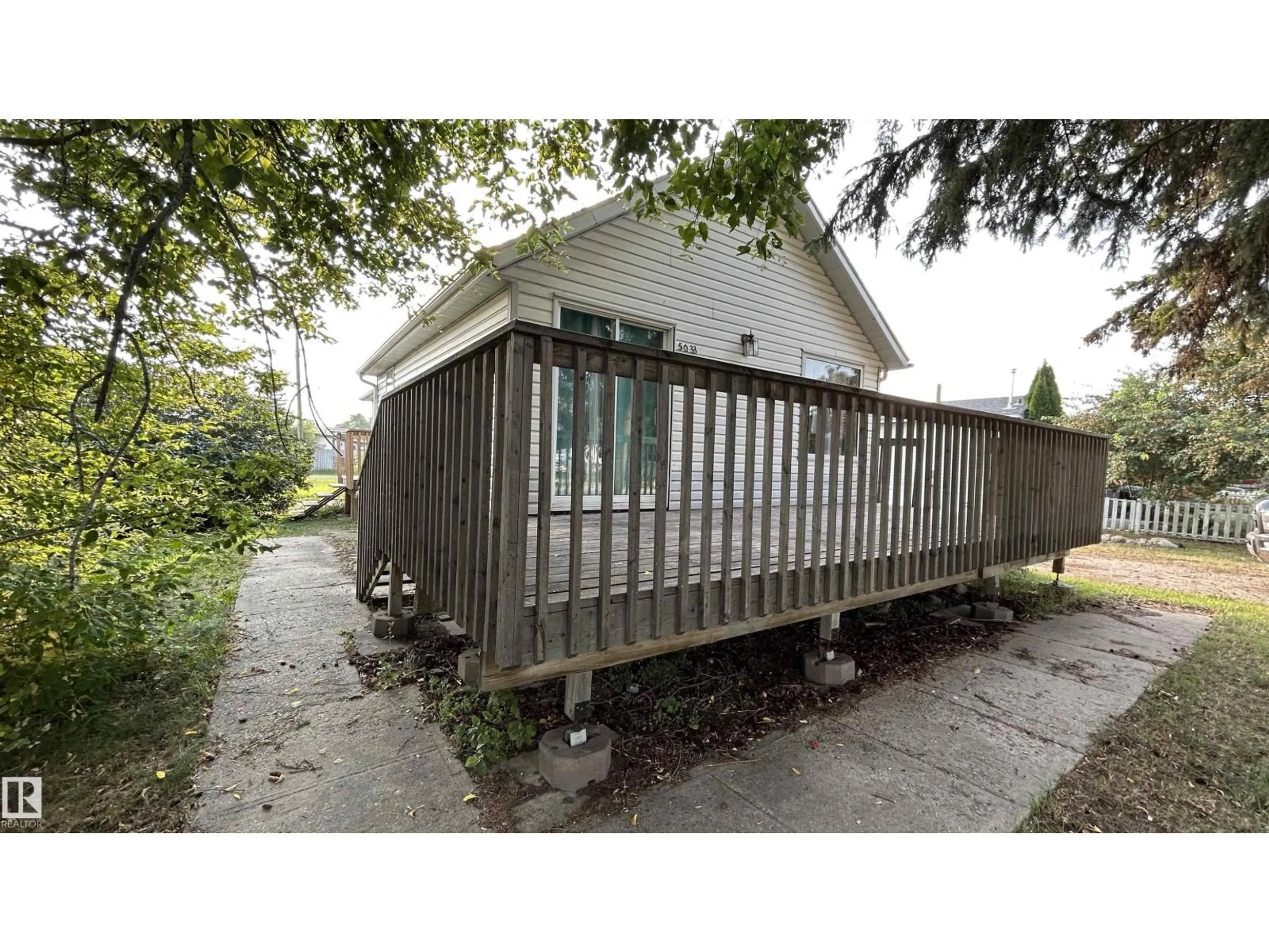Shed for 5033 53 ST, Glendon Alberta T0A1P0