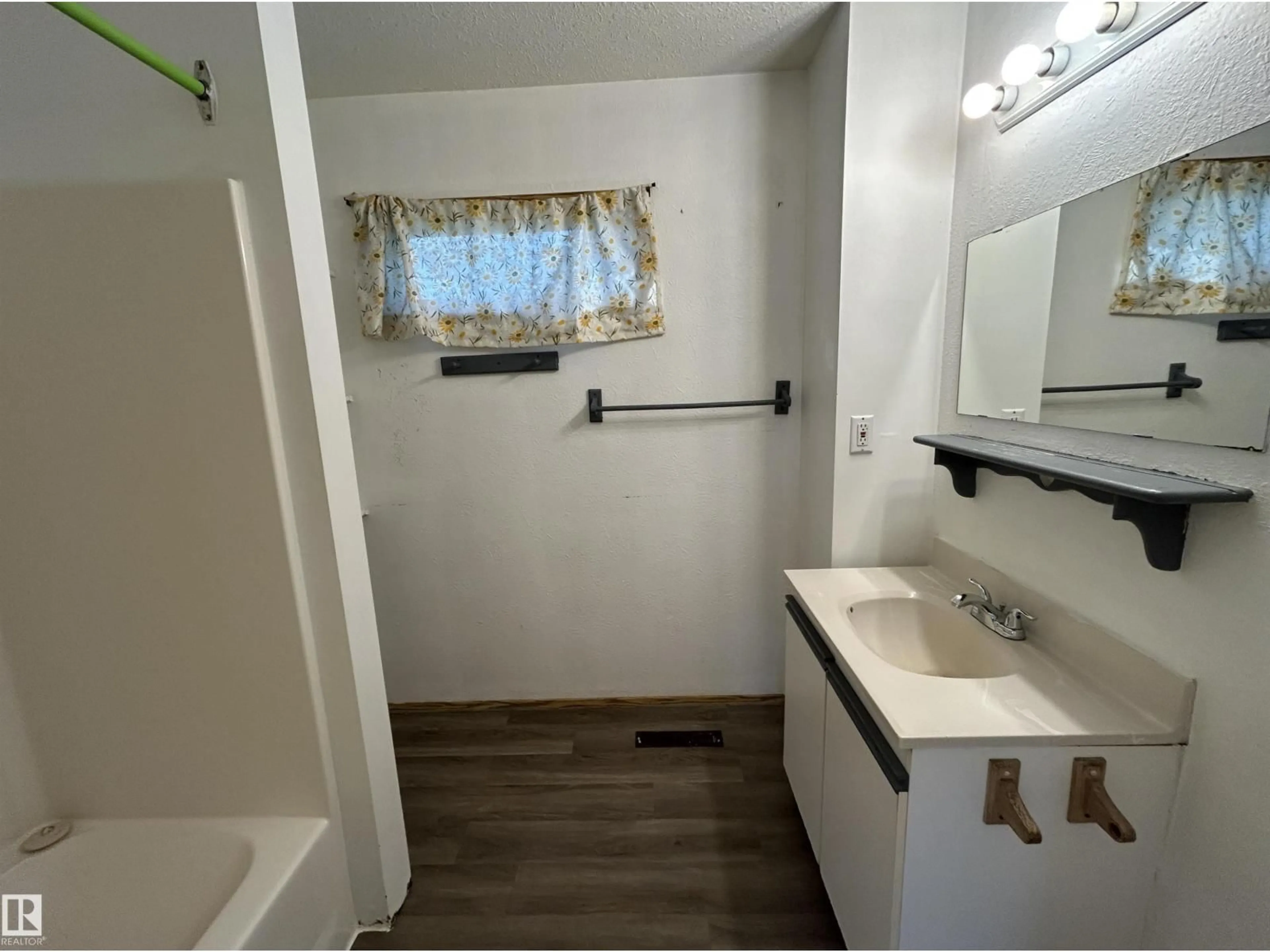 Standard bathroom, unknown for 5033 53 ST, Glendon Alberta T0A1P0