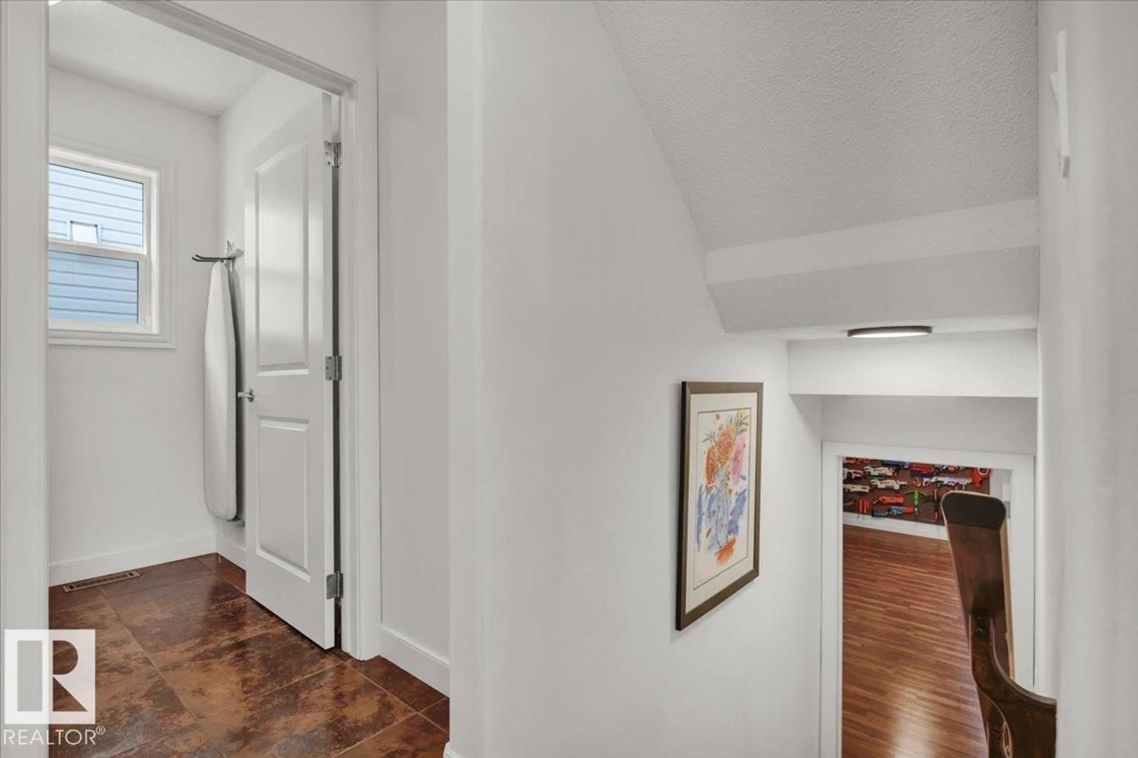 Indoor foyer for NW - 1404 LATTA CO, Edmonton Alberta T6R3N2