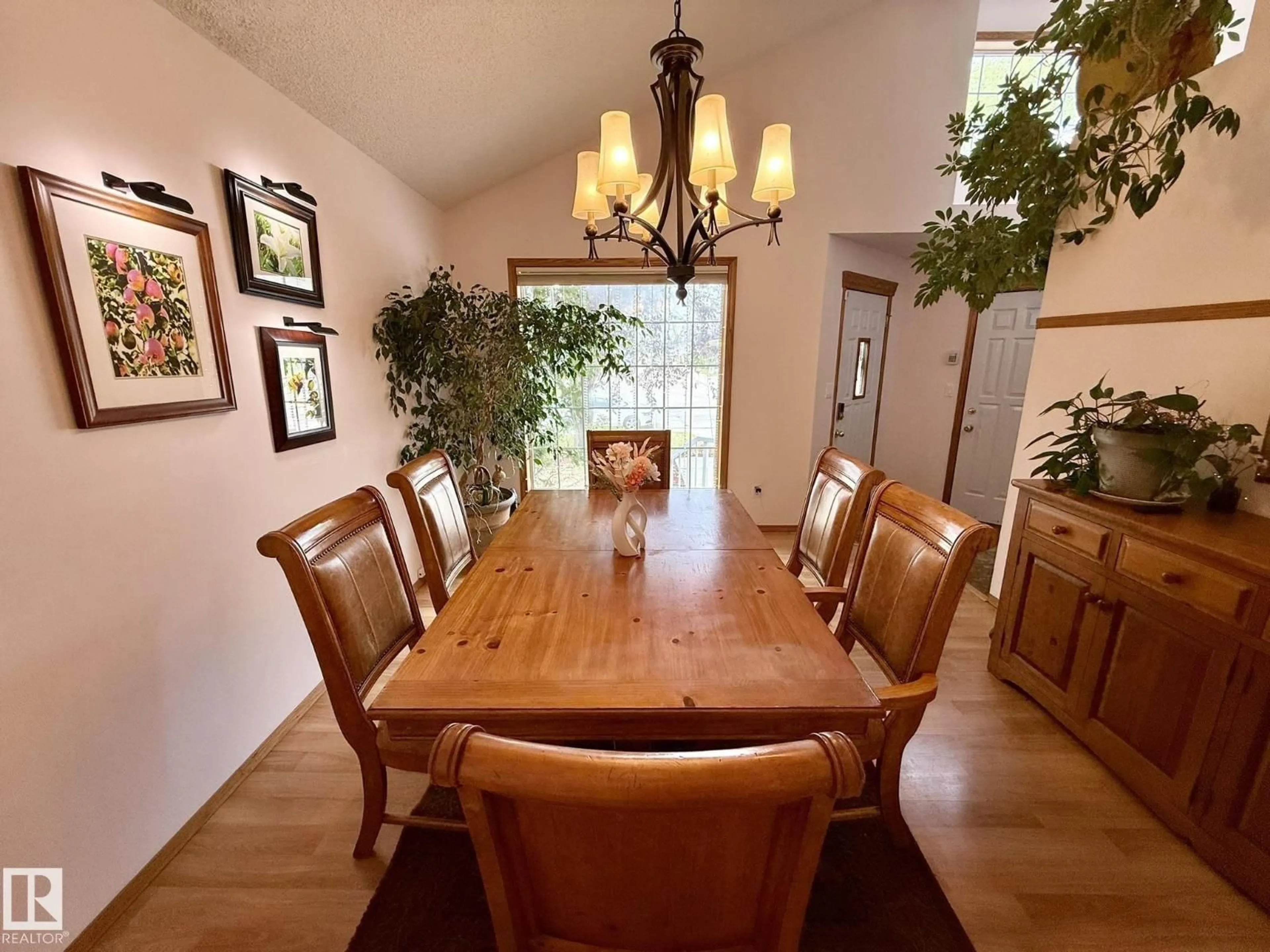 Dining room, wood/laminate floor for 151 DUNVEGAN RD, Edmonton Alberta T5L5A7