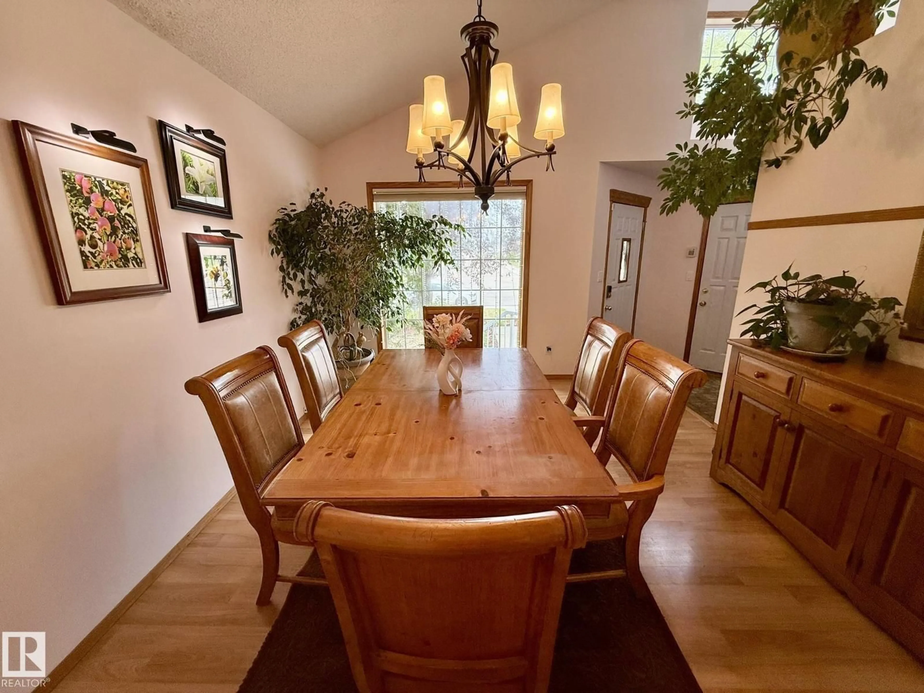 Dining room, wood/laminate floor for 151 DUNVEGAN RD, Edmonton Alberta T5L5A7