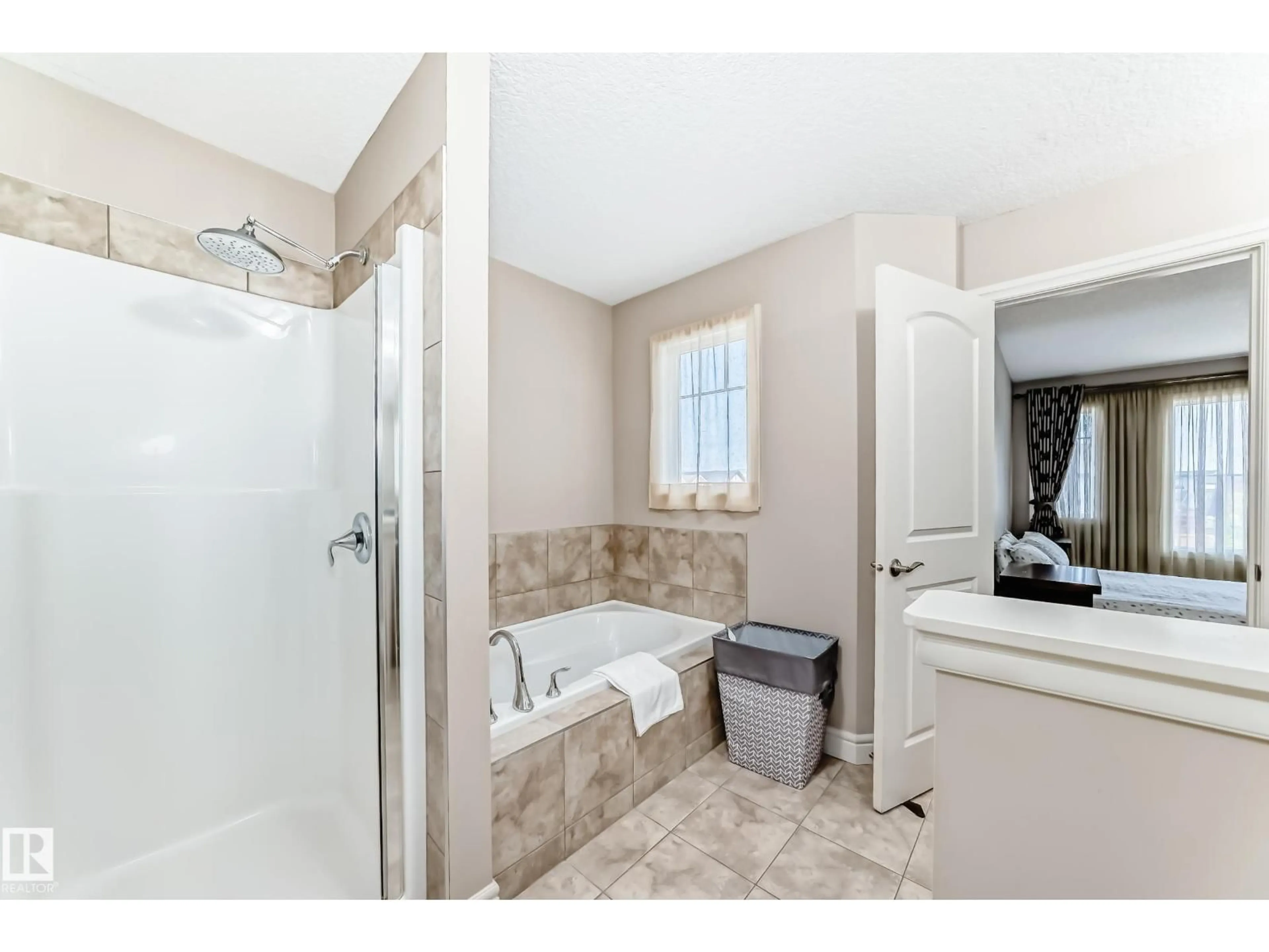 Standard bathroom, ceramic/tile floor for 4151 ALEXANDER WY, Edmonton Alberta T6W2C8