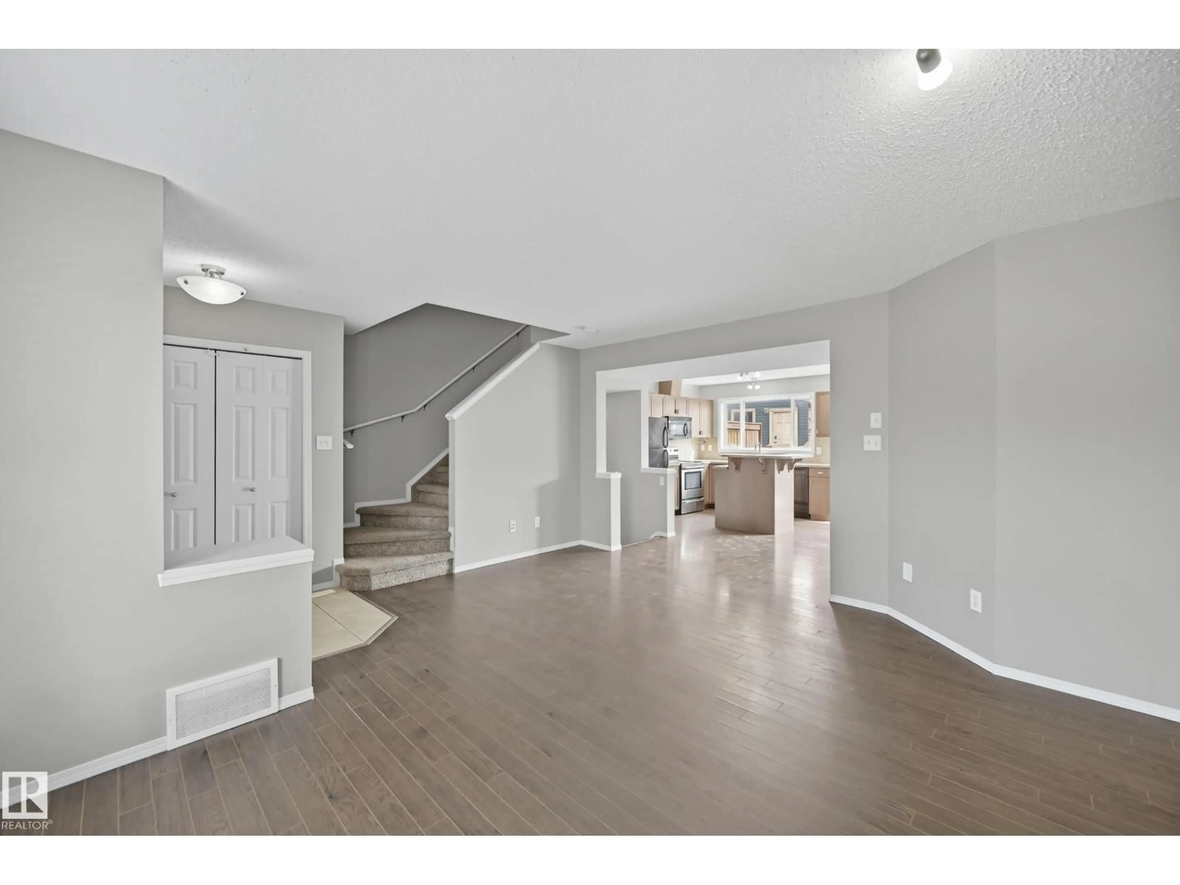 Indoor entryway for SW - 7105 21 AV, Edmonton Alberta T6X0K1