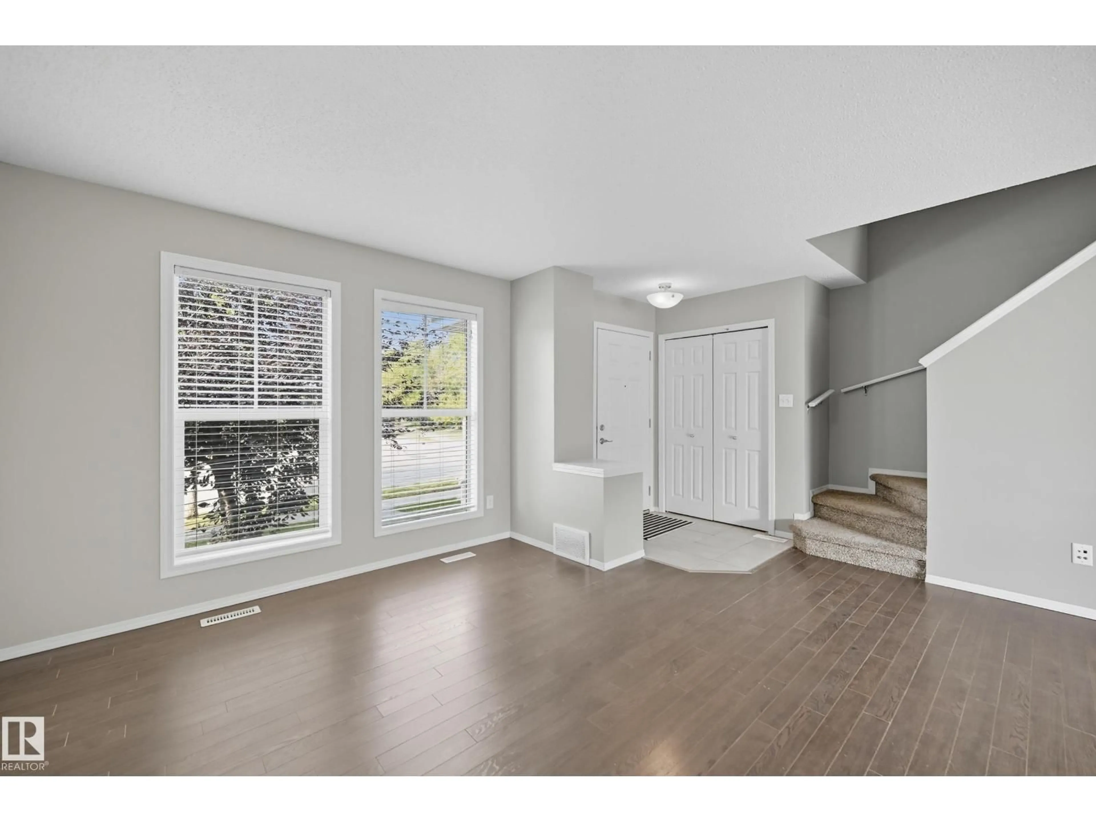 Indoor entryway for SW - 7105 21 AV, Edmonton Alberta T6X0K1