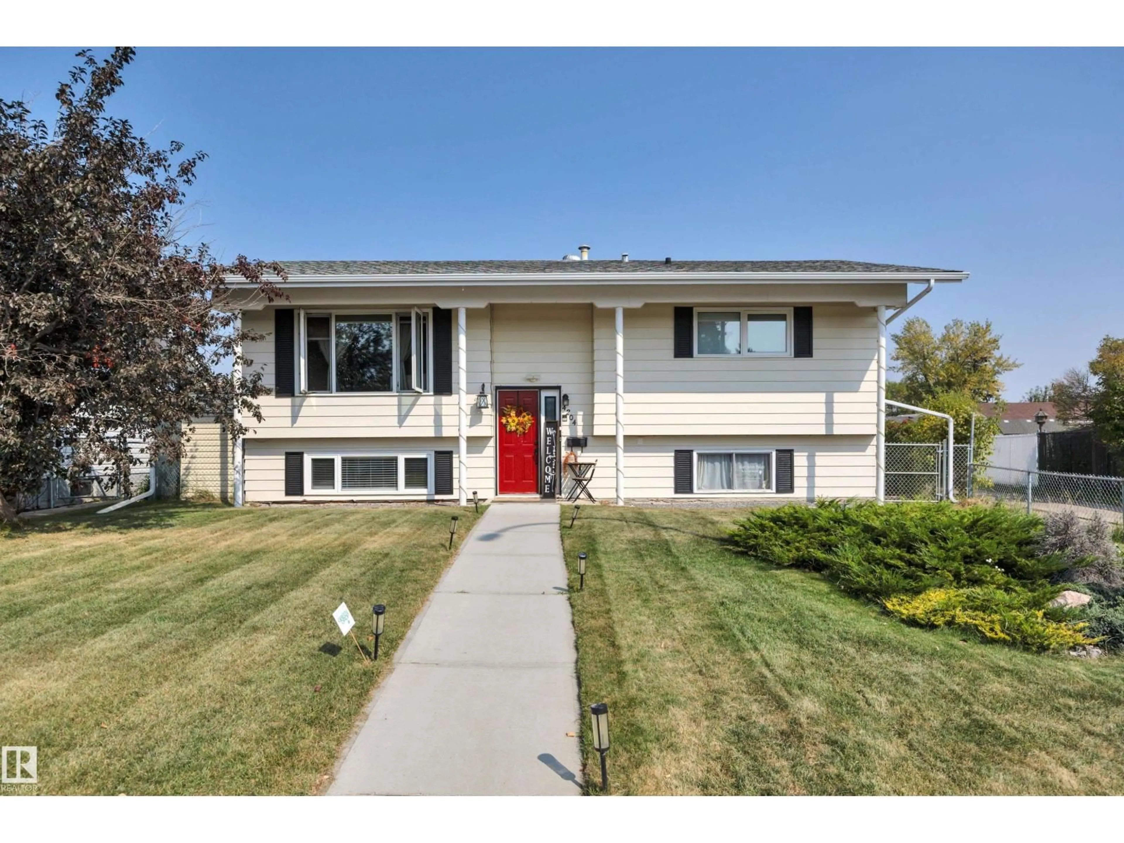 Home with vinyl exterior material, street for 4204 42 AV, Leduc Alberta T9E4S1