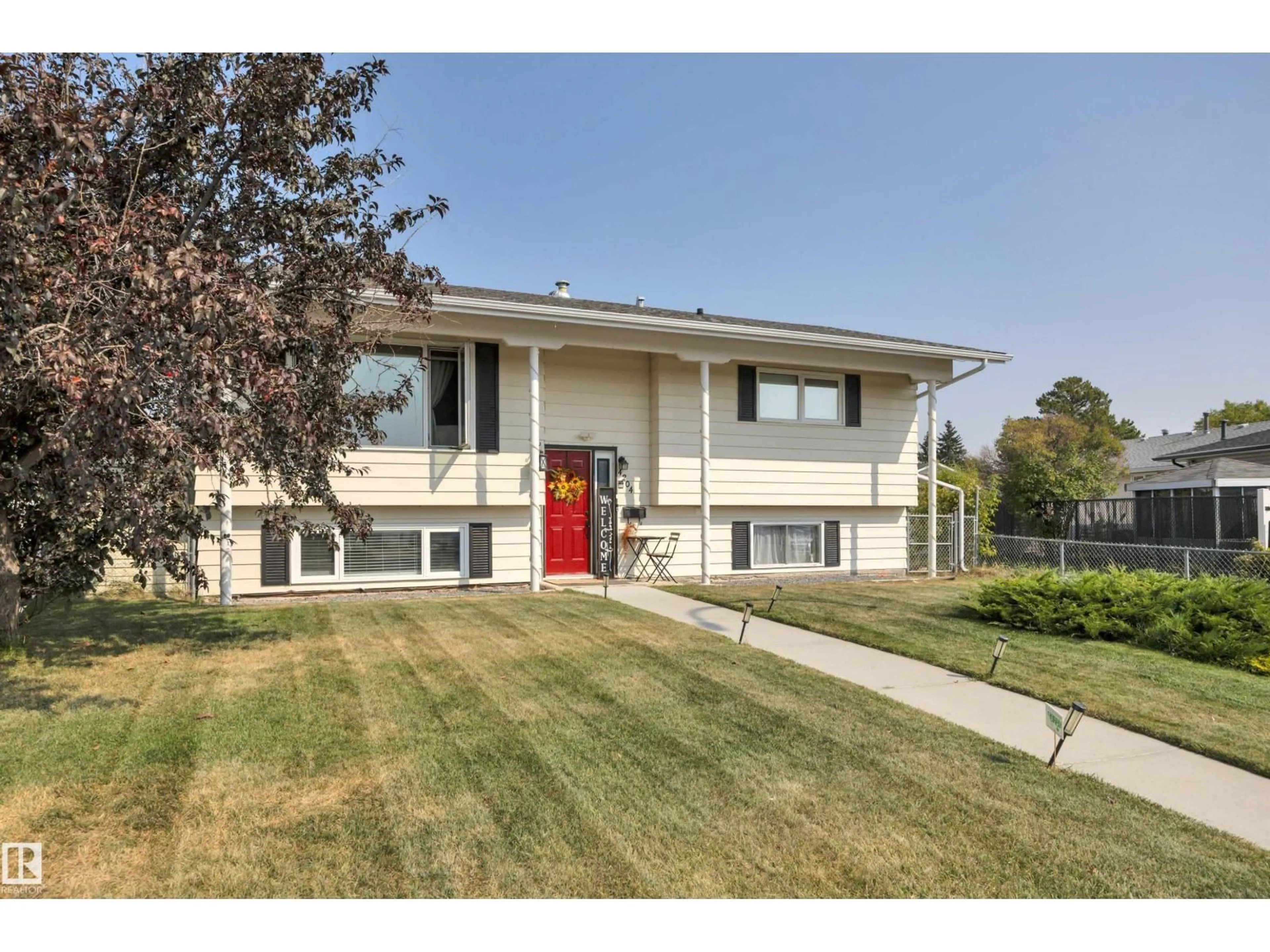 Home with vinyl exterior material, street for 4204 42 AV, Leduc Alberta T9E4S1