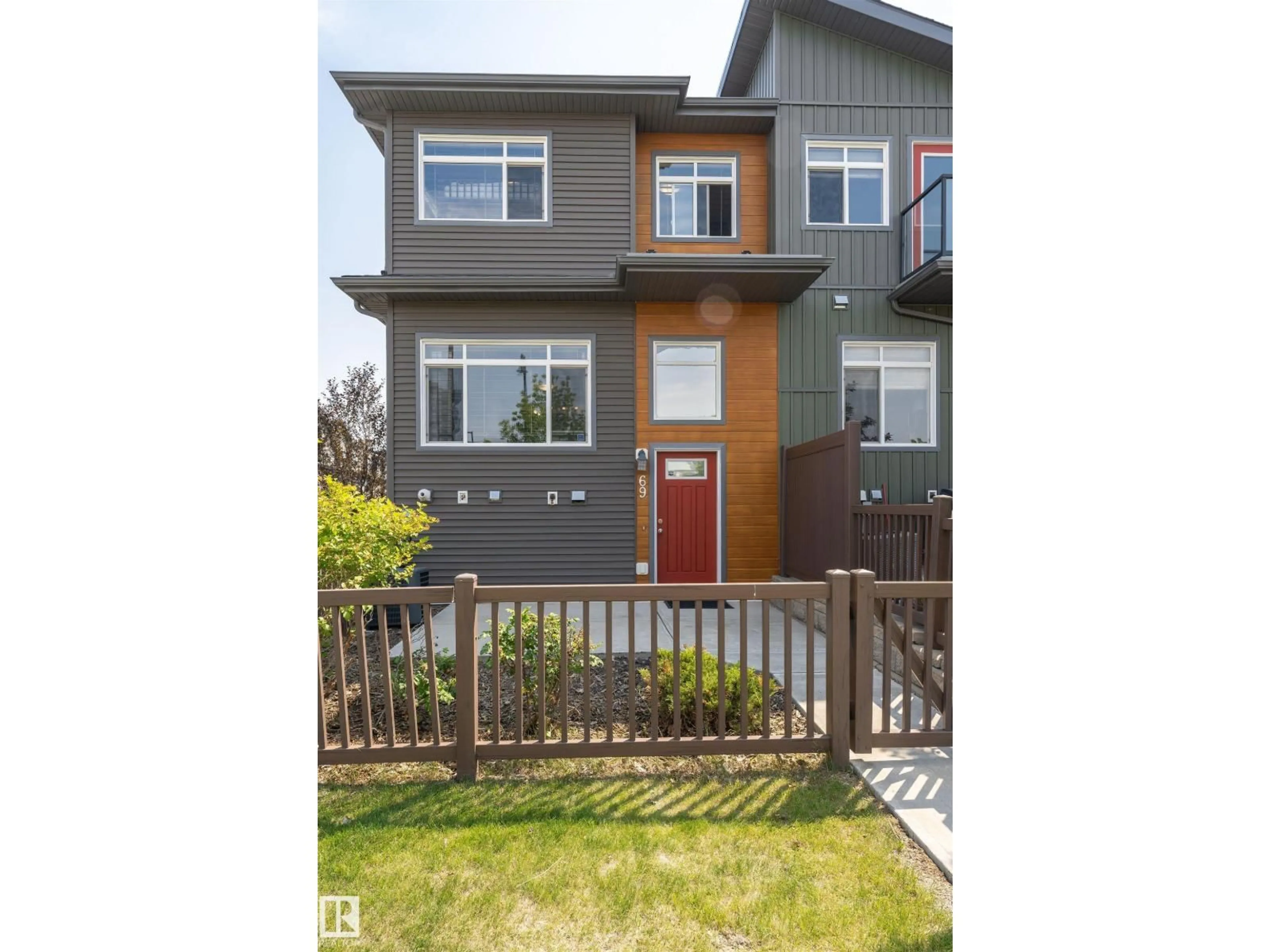 Home with vinyl exterior material, street for NW - 7503 GETTY GA, Edmonton Alberta T5T4S8