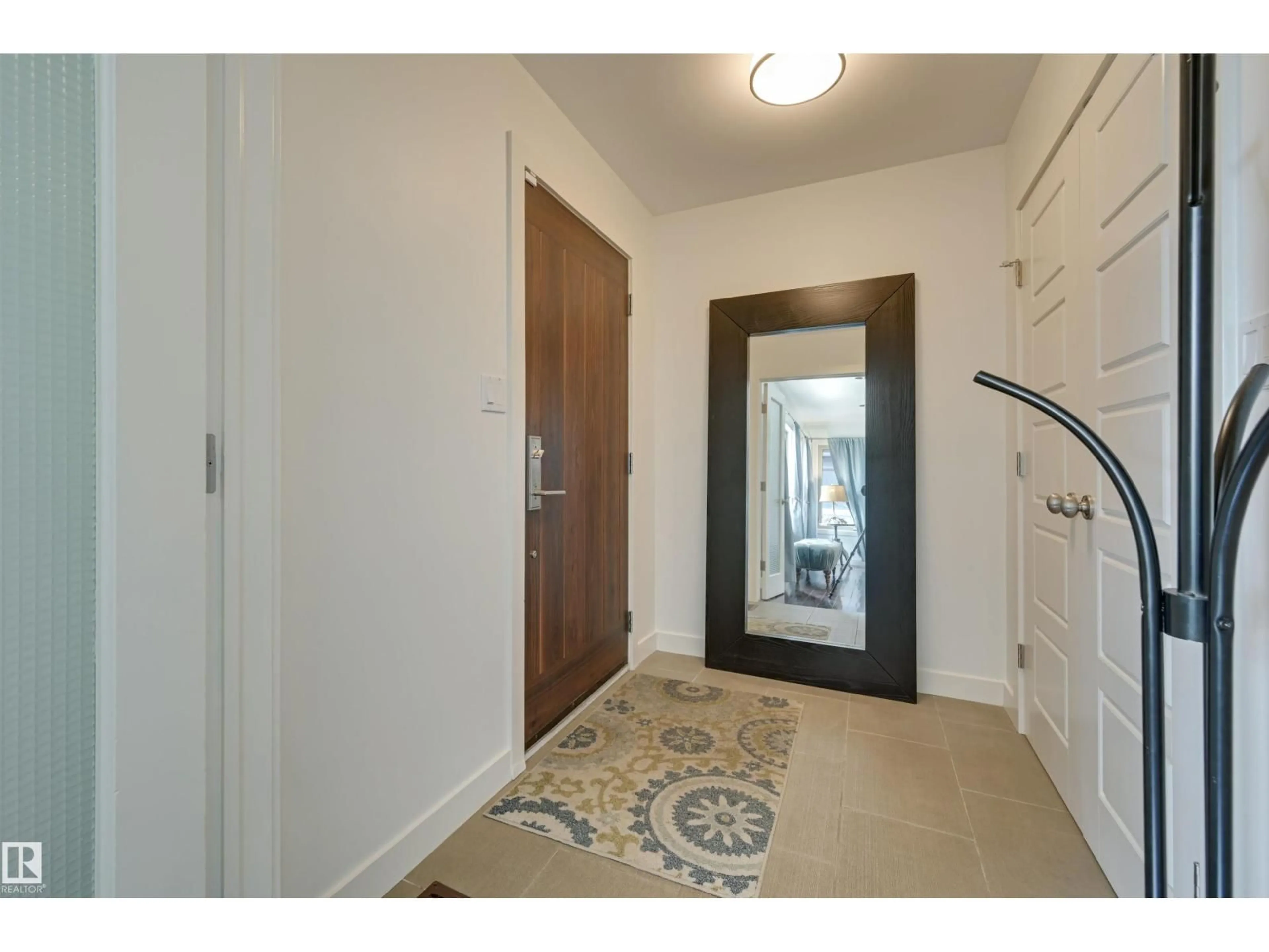 Indoor entryway for 9715 143A ST, Edmonton Alberta T5N2S8