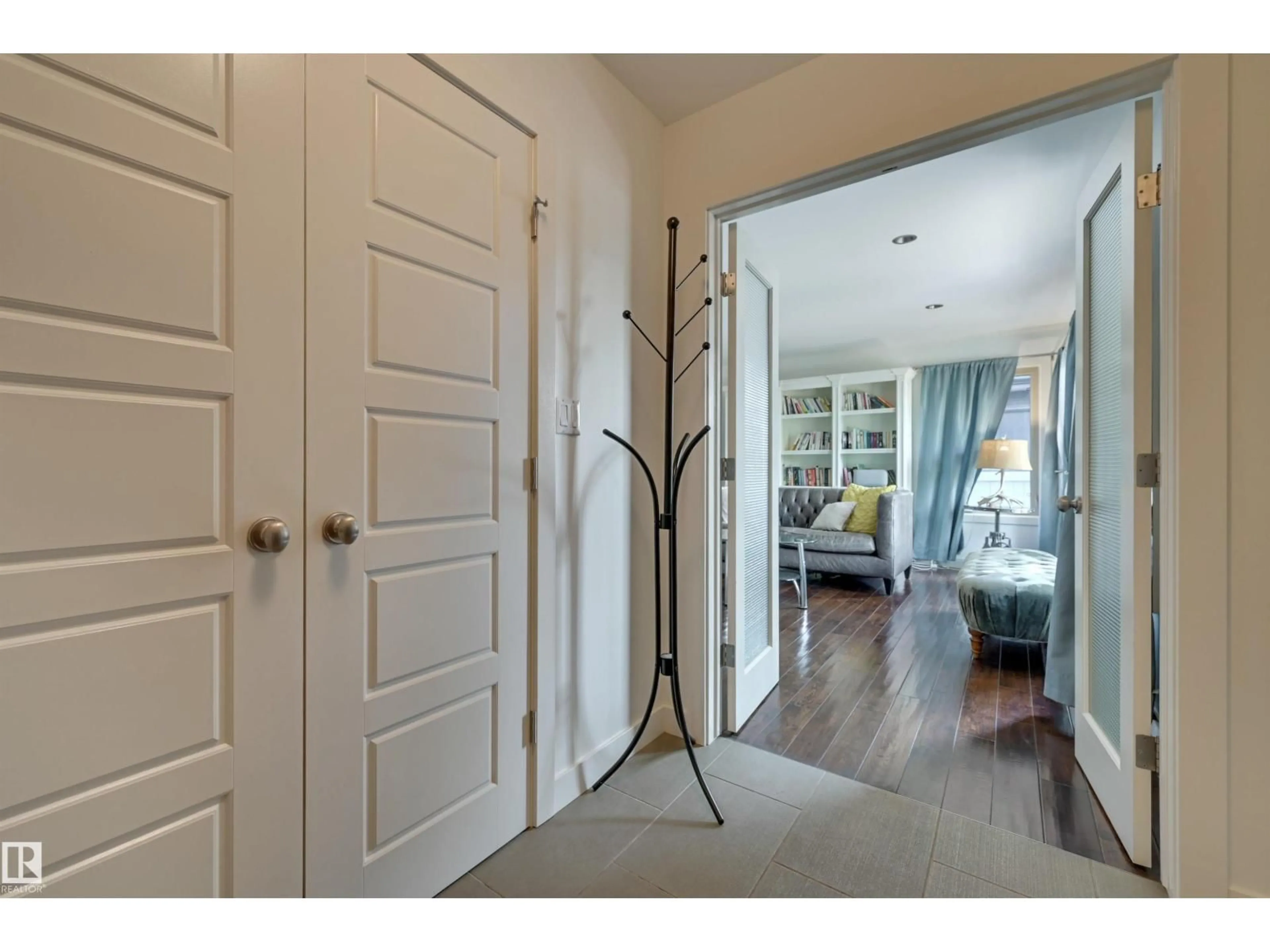 Indoor entryway for 9715 143A ST, Edmonton Alberta T5N2S8