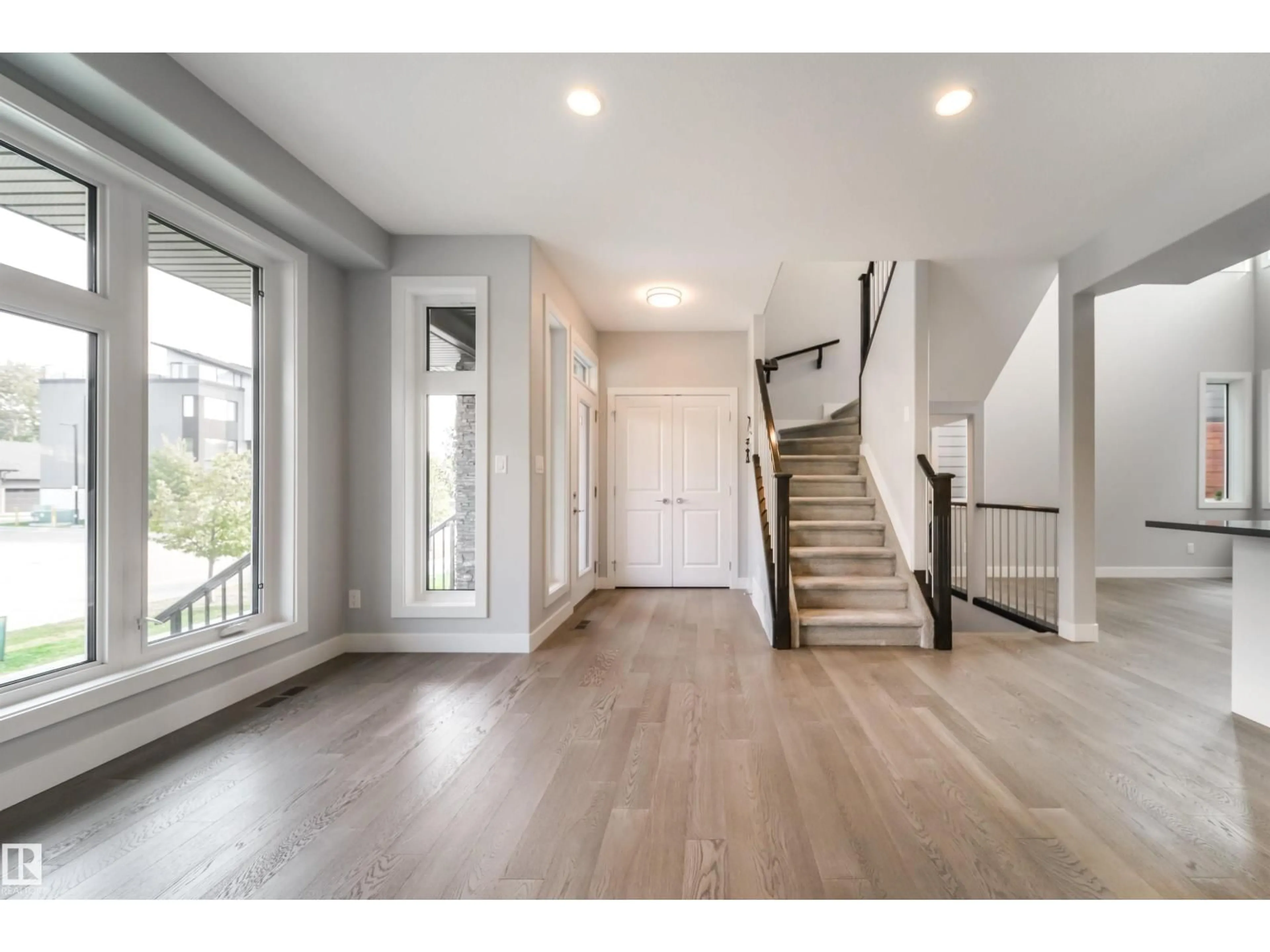 Indoor entryway for 120 SALISBURY WY, Sherwood Park Alberta T8B0B4