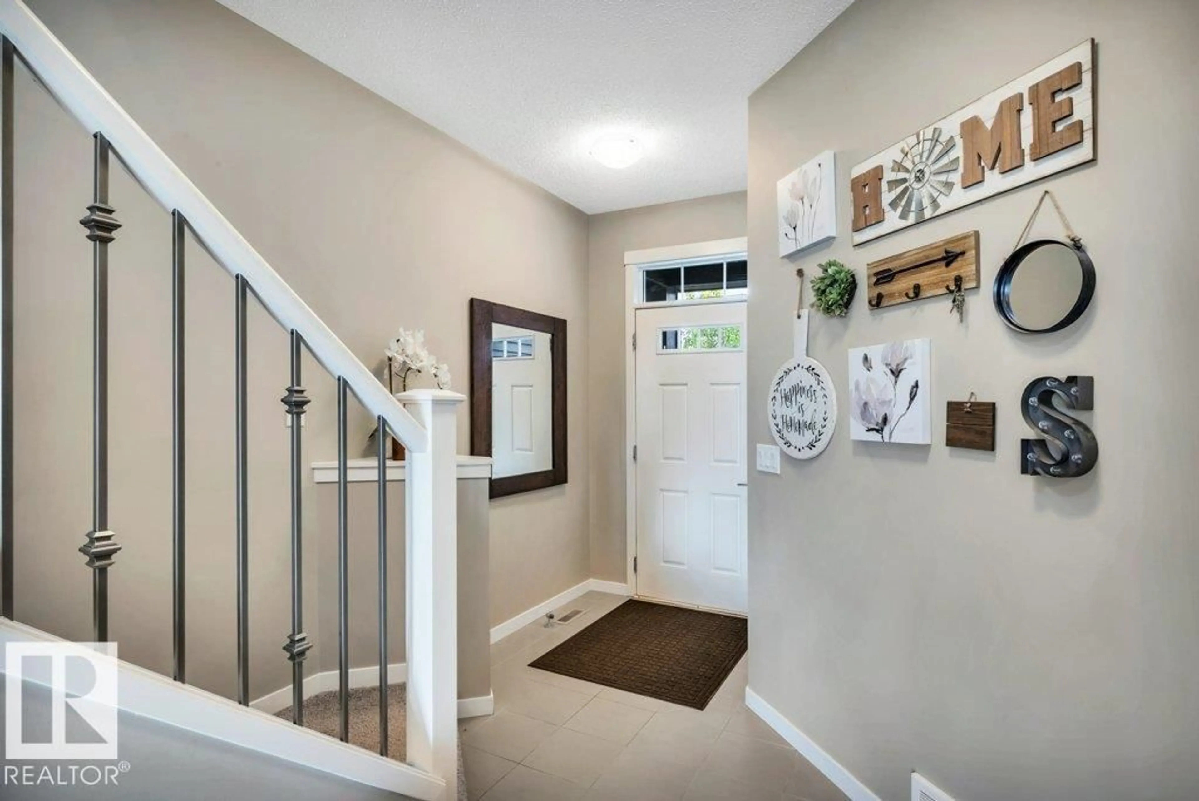 Indoor entryway for NW - 2006 REDTAIL CM, Edmonton Alberta T5S0H2