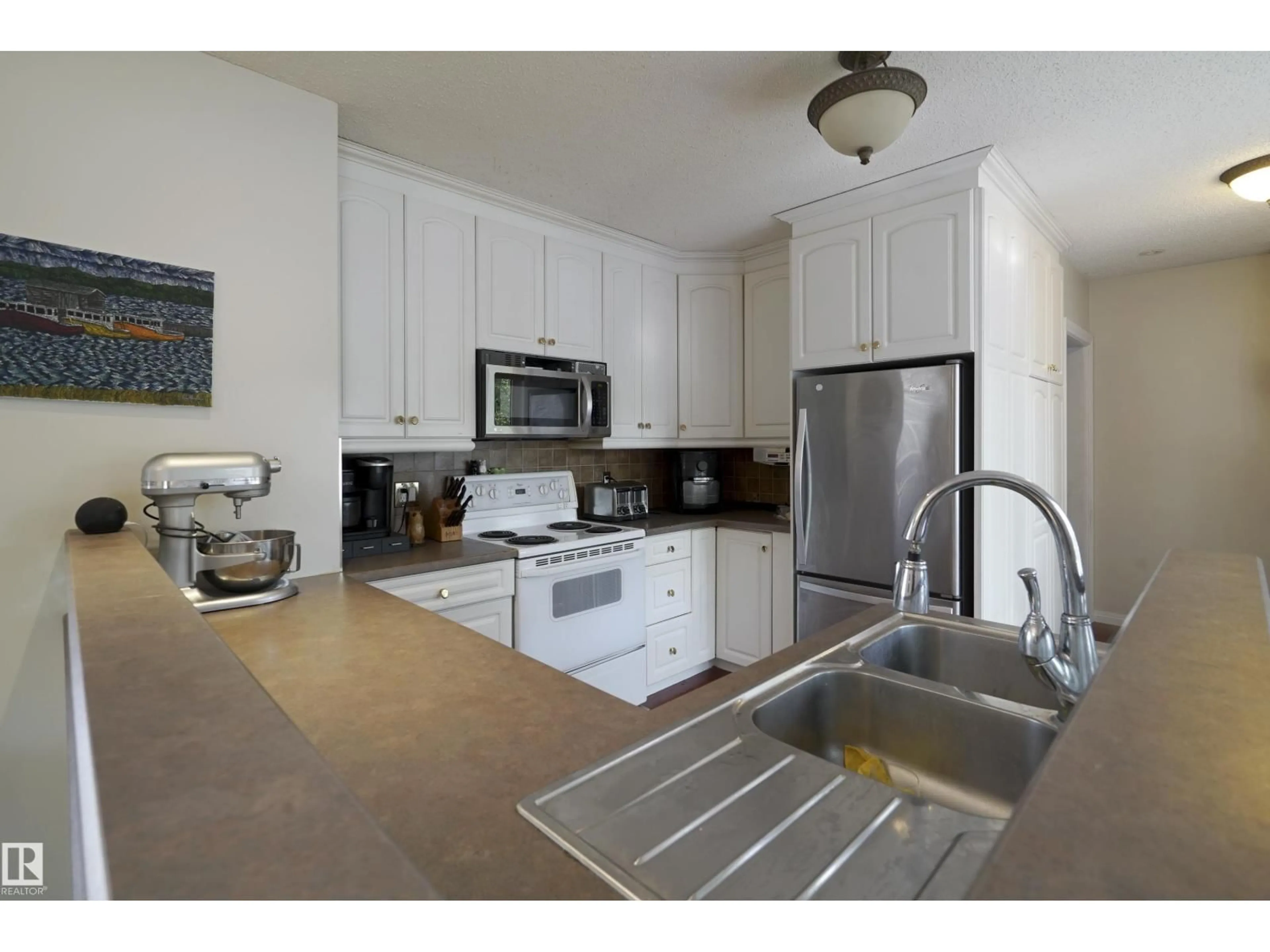 Standard kitchen, unknown for 7804 92 AV, Edmonton Alberta T6C1R5