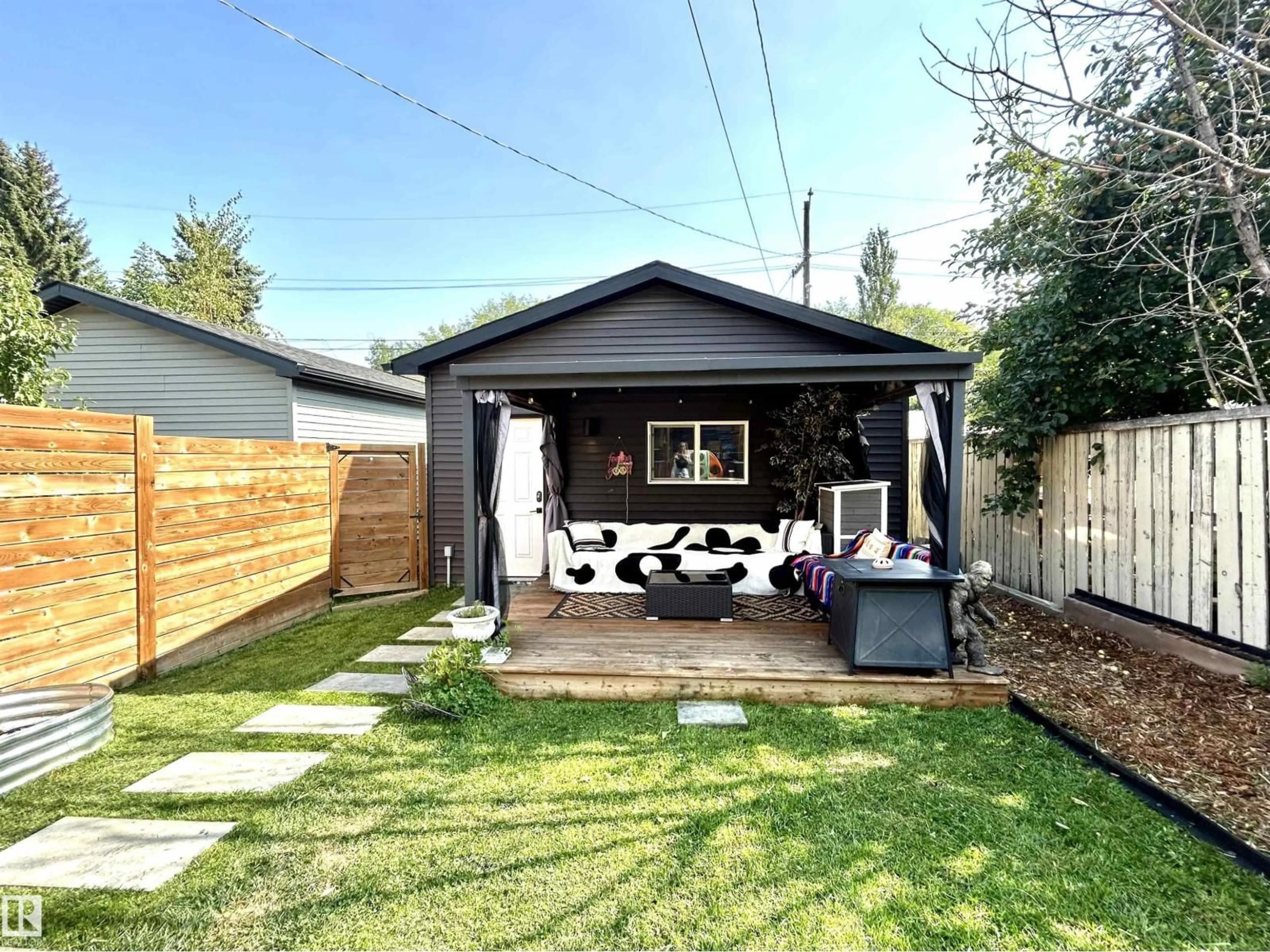 Shed for 9247 77 ST, Edmonton Alberta T6C2M2
