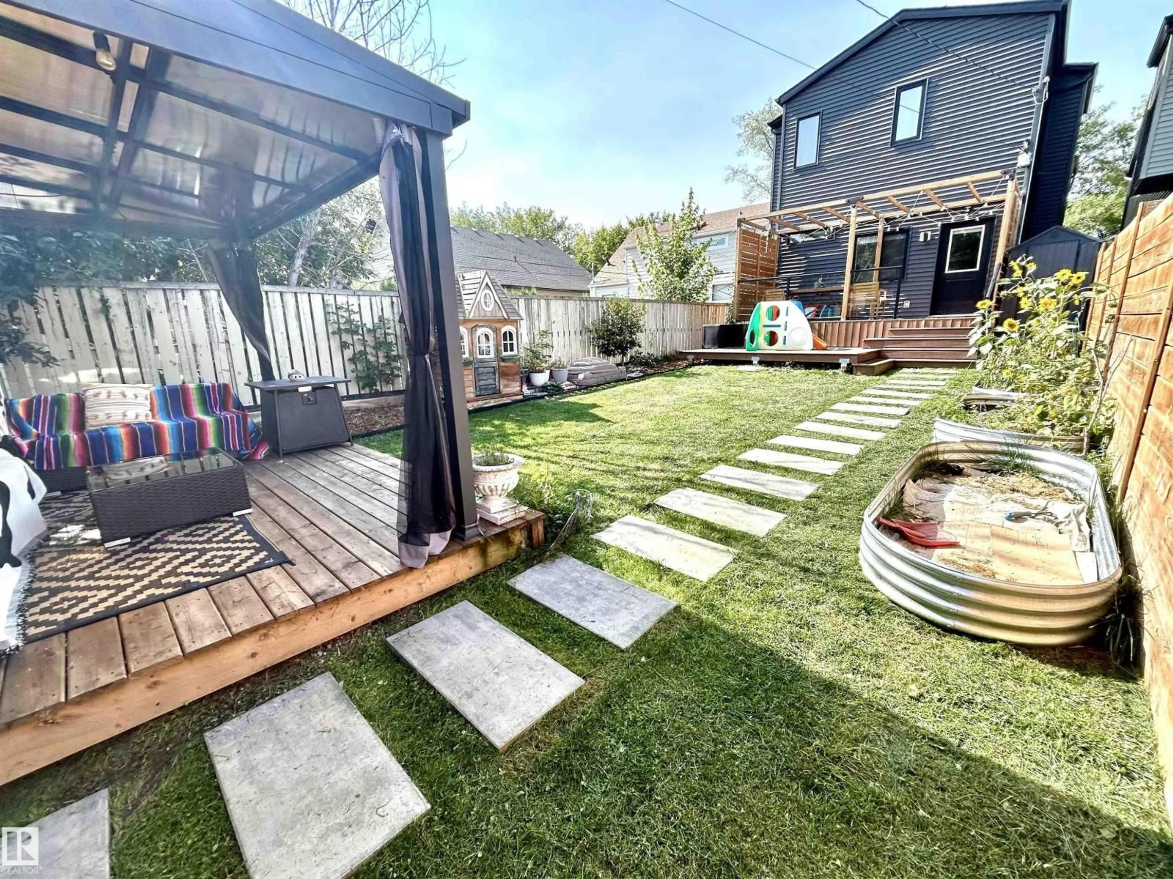 Patio, street for 9247 77 ST, Edmonton Alberta T6C2M2