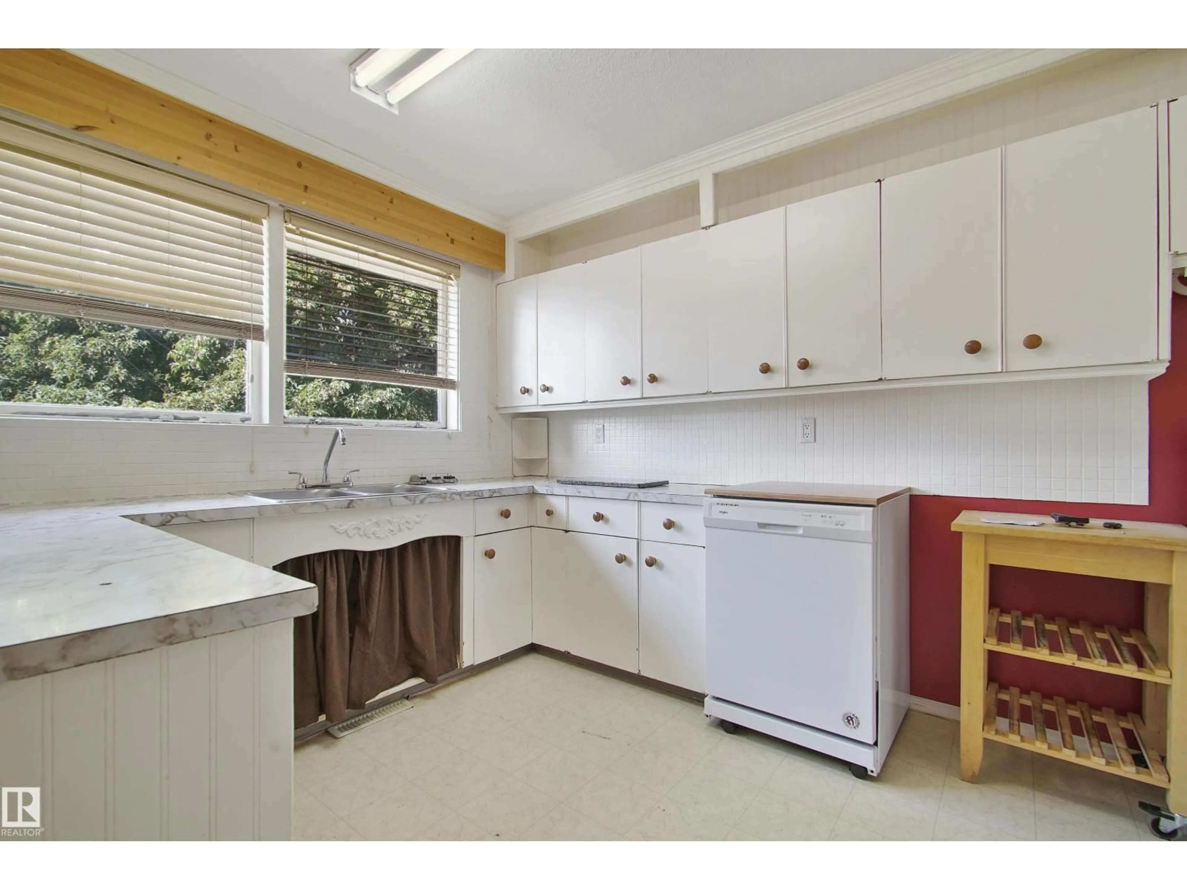 Standard kitchen, unknown for 1A SUNSET BV, St. Albert Alberta T8N1N6