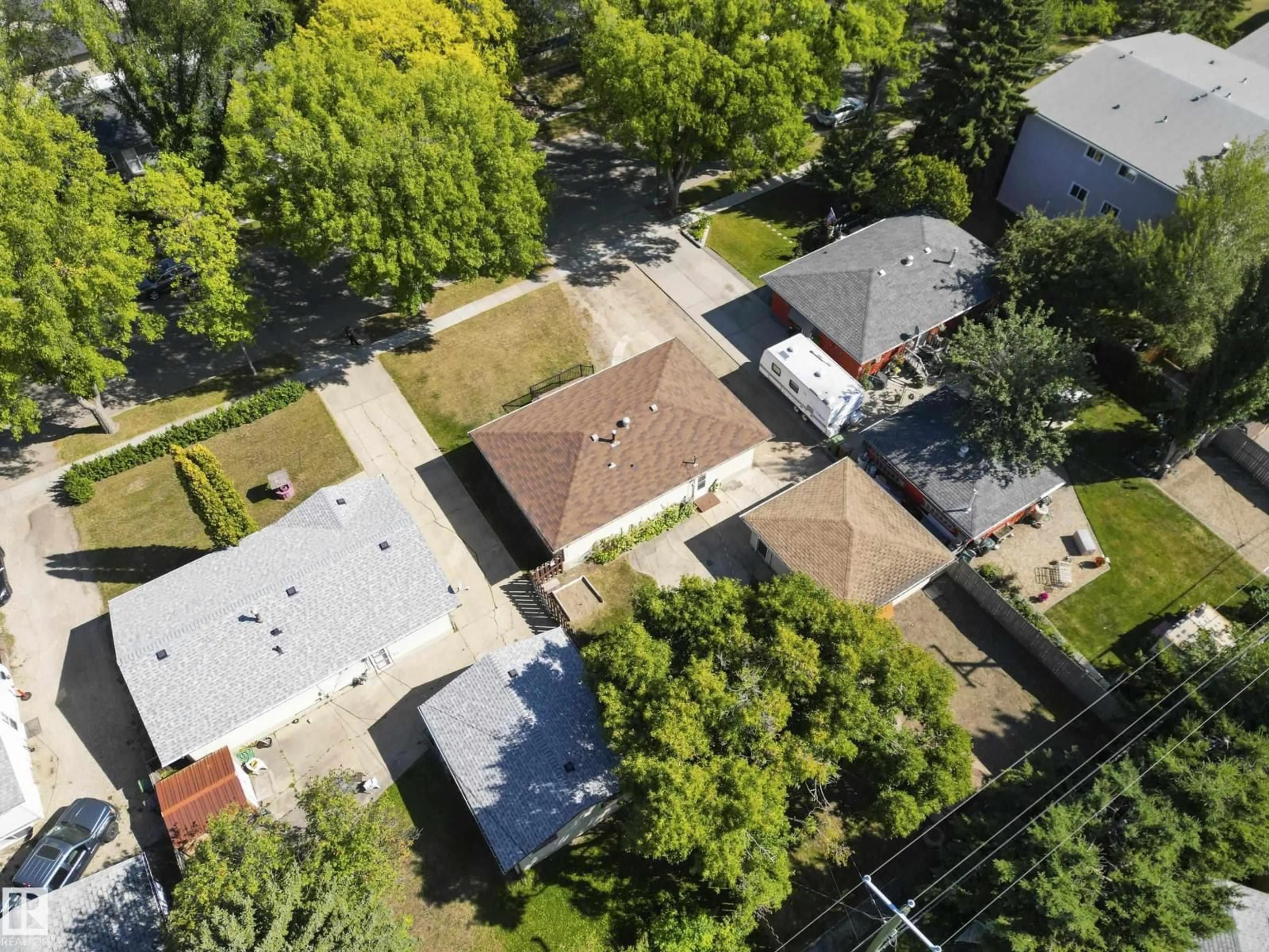 A pic from outside/outdoor area/front of a property/back of a property/a pic from drone, street for 1A SUNSET BV, St. Albert Alberta T8N1N6