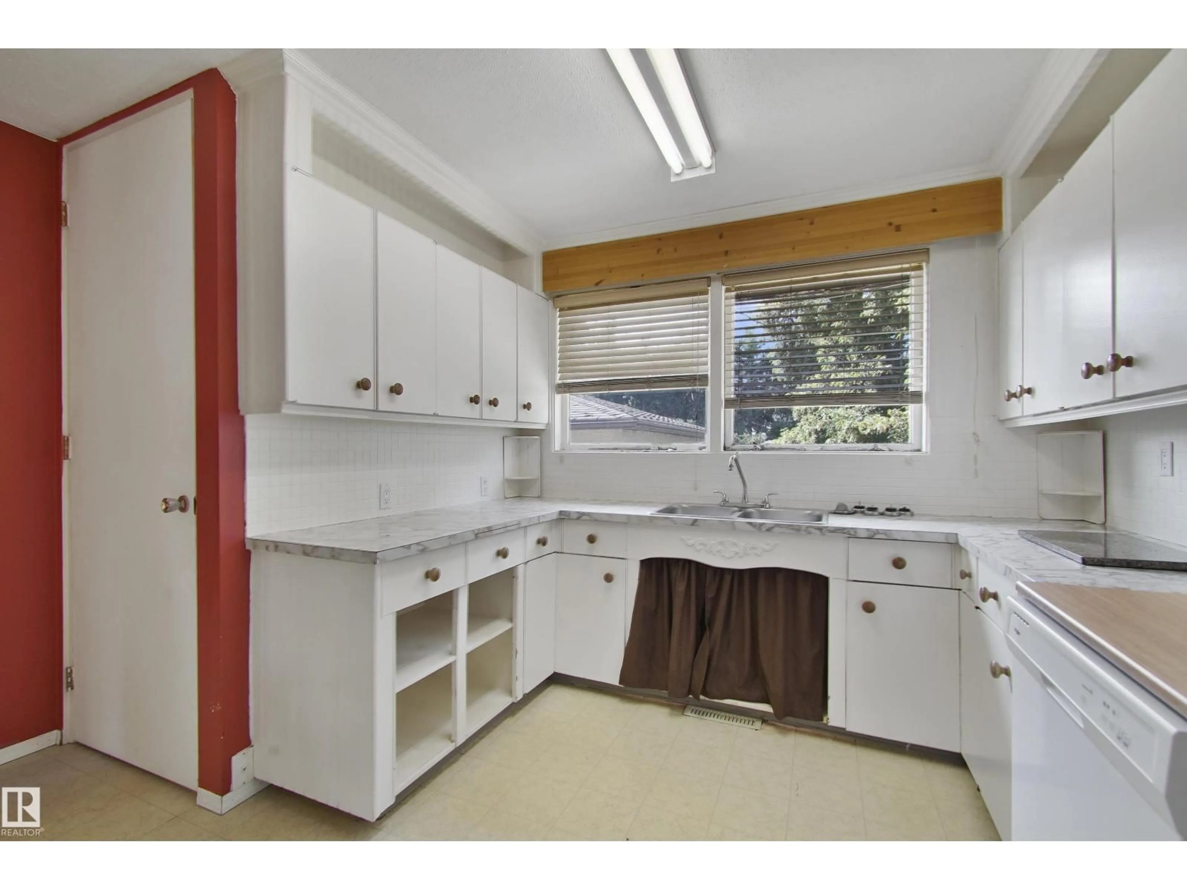 Standard kitchen, unknown for 1A SUNSET BV, St. Albert Alberta T8N1N6