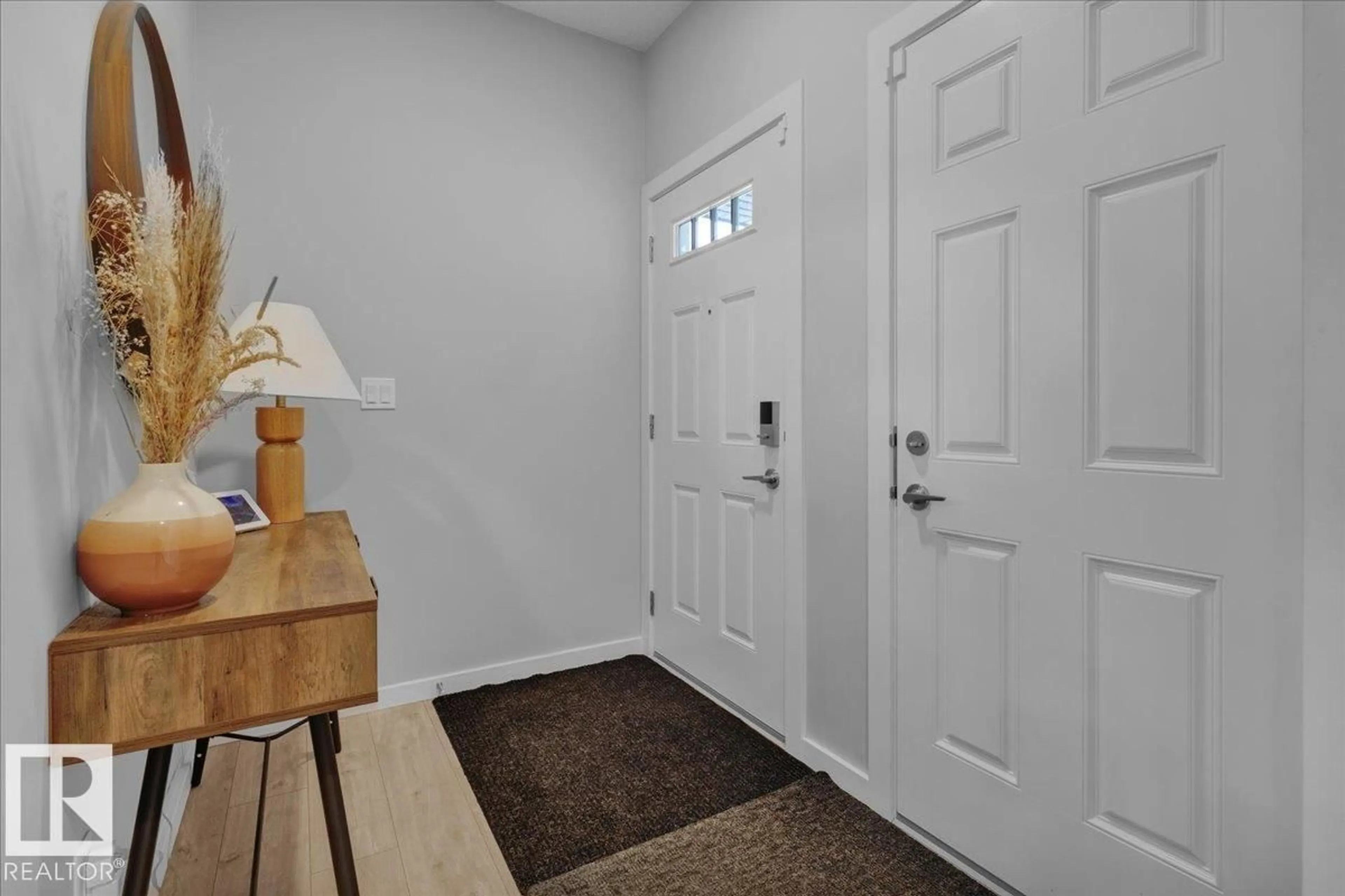 Indoor entryway for 313 40A AV, Edmonton Alberta T6T2E9