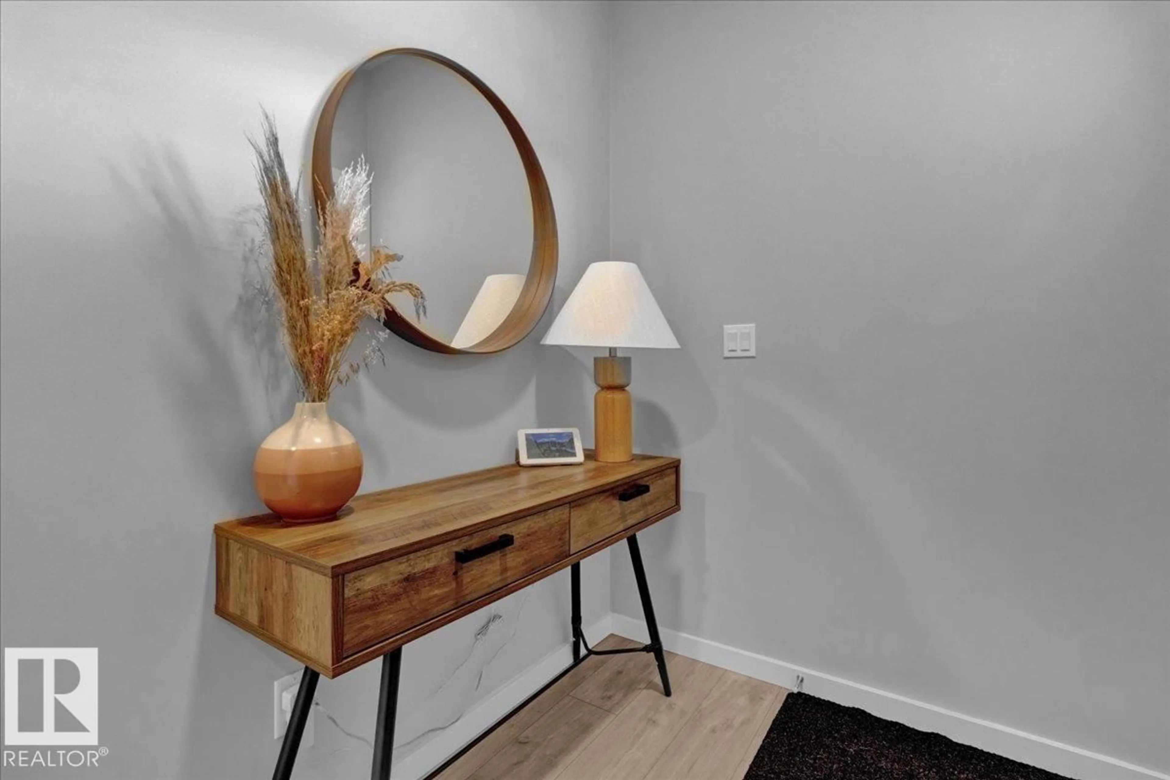 Indoor entryway for 313 40A AV, Edmonton Alberta T6T2E9