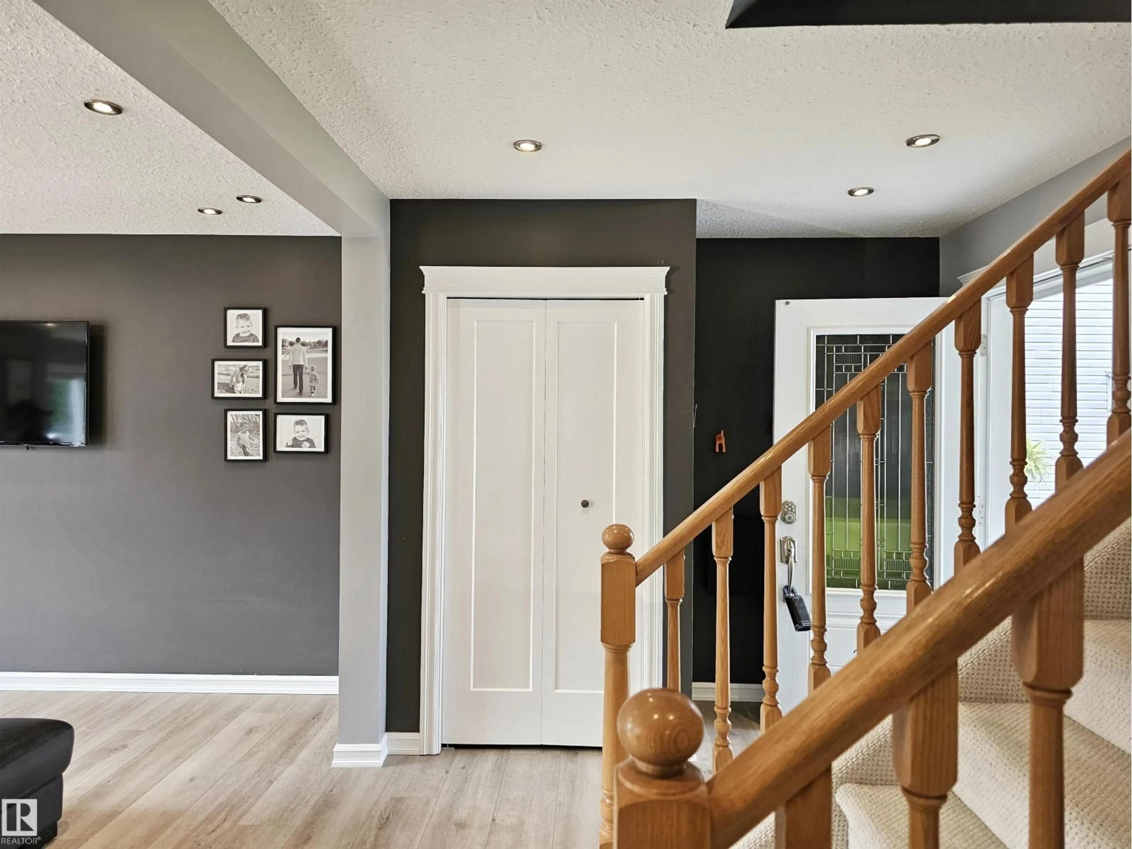 Indoor entryway for 66 ERIN RIDGE DR, St. Albert Alberta T8N7H1