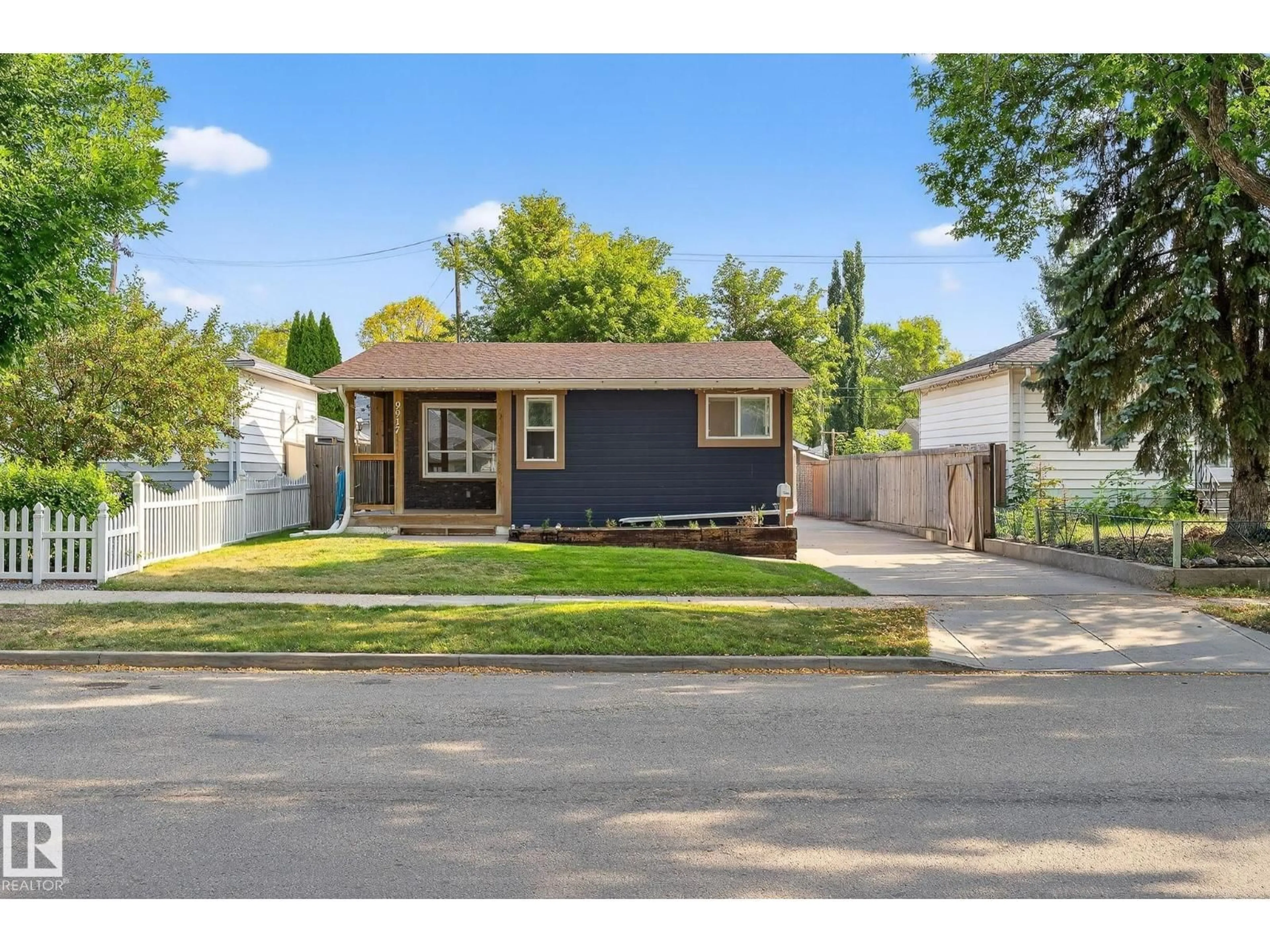 Home with vinyl exterior material, street for 9917 108 ST, Fort Saskatchewan Alberta T8L2J3