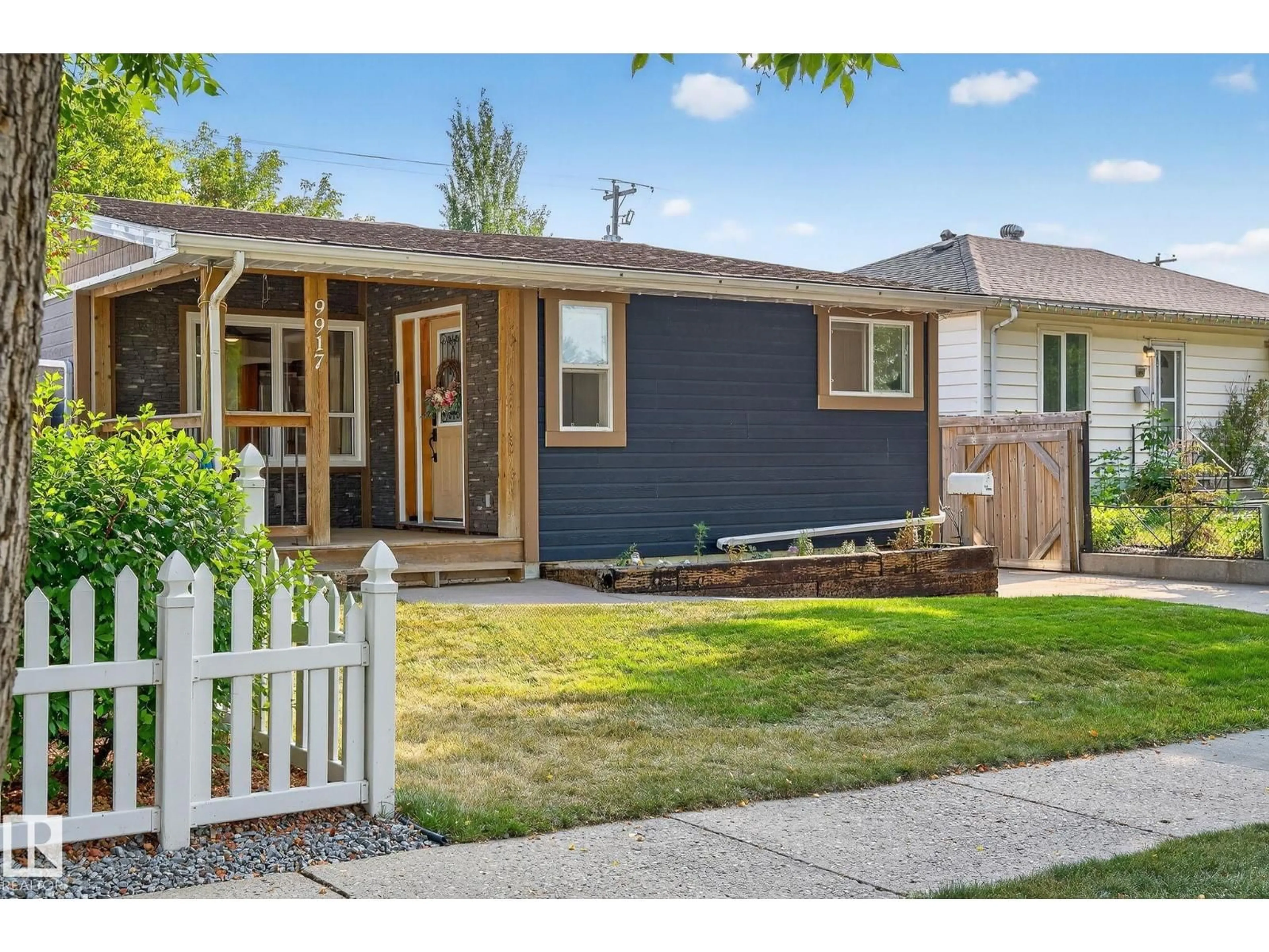 Home with vinyl exterior material, street for 9917 108 ST, Fort Saskatchewan Alberta T8L2J3