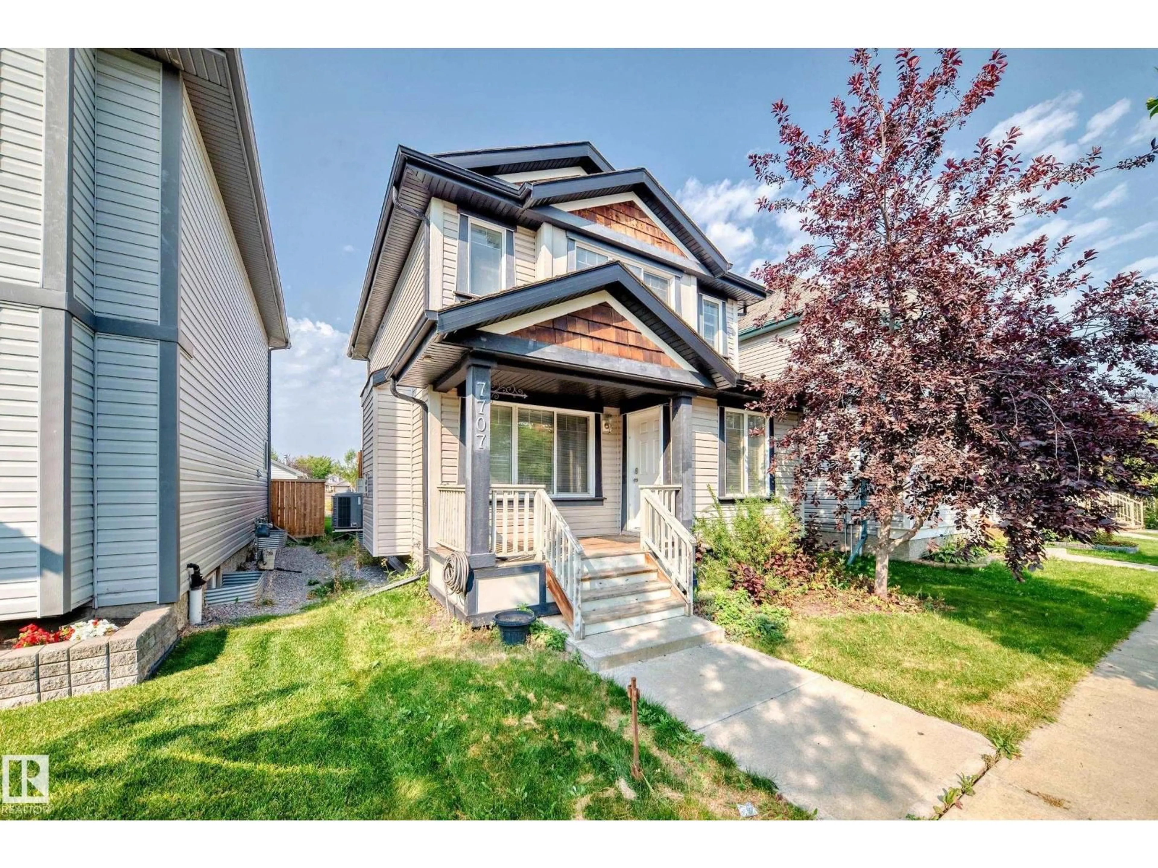 Home with vinyl exterior material, street for 7707 SCHMID CR, Edmonton Alberta T6R0K6