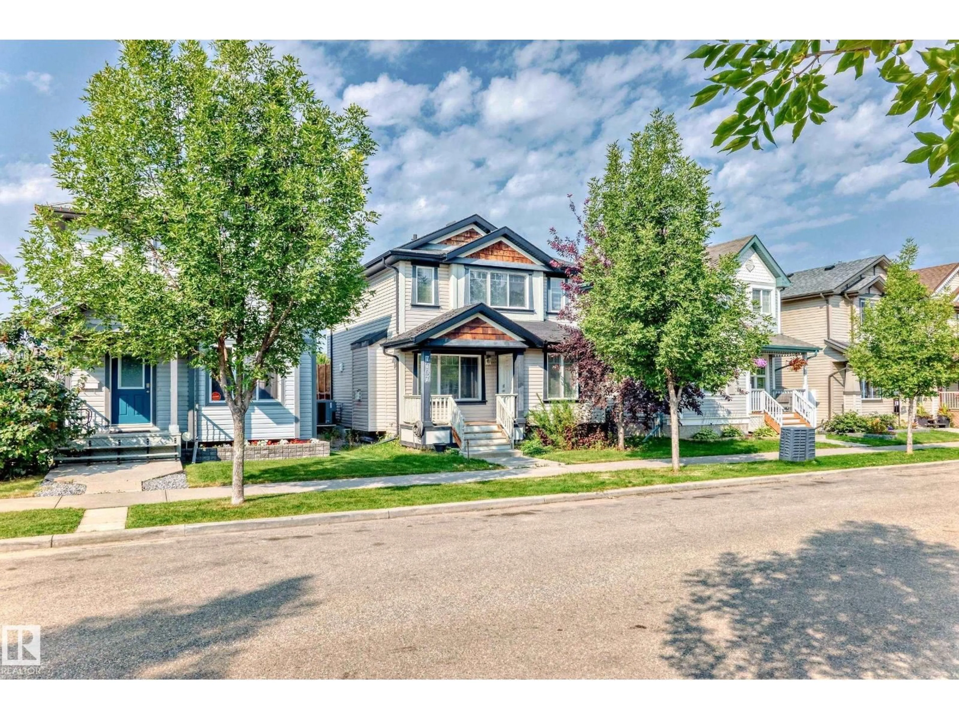 A pic from outside/outdoor area/front of a property/back of a property/a pic from drone, street for 7707 SCHMID CR, Edmonton Alberta T6R0K6