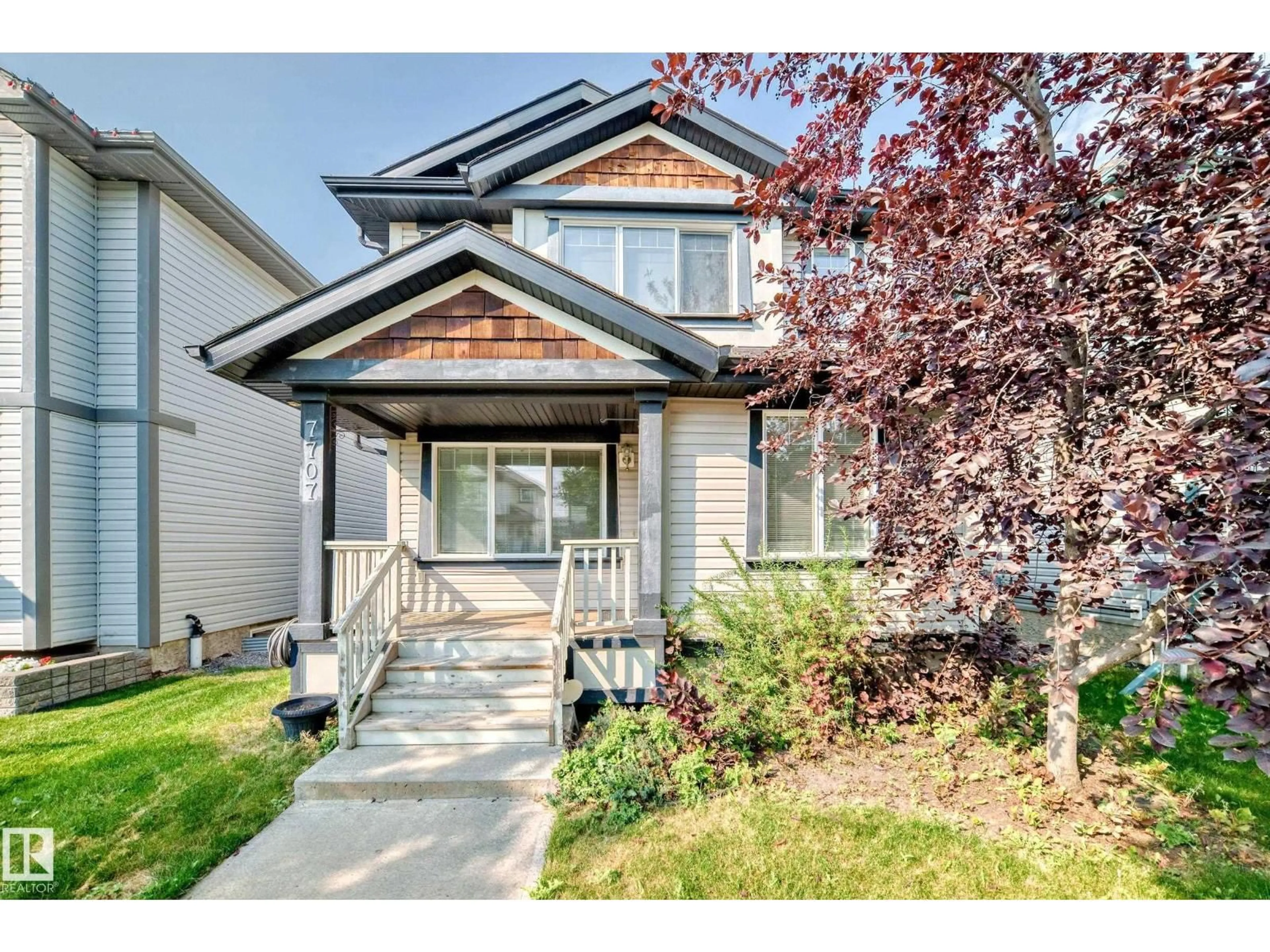 Home with vinyl exterior material, street for 7707 SCHMID CR, Edmonton Alberta T6R0K6