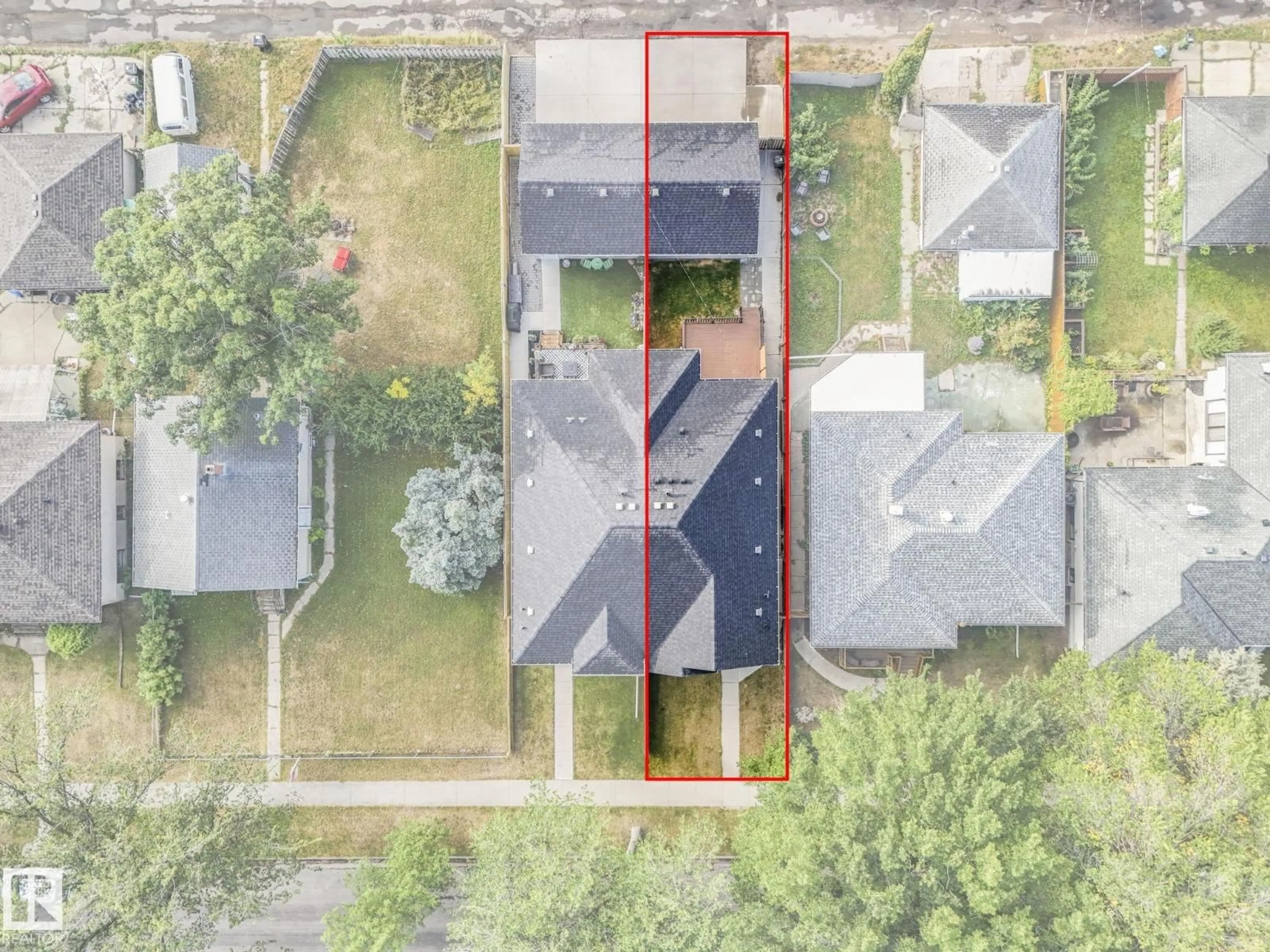 A pic from outside/outdoor area/front of a property/back of a property/a pic from drone, street for 7941 83 AV, Edmonton Alberta T6C1A5