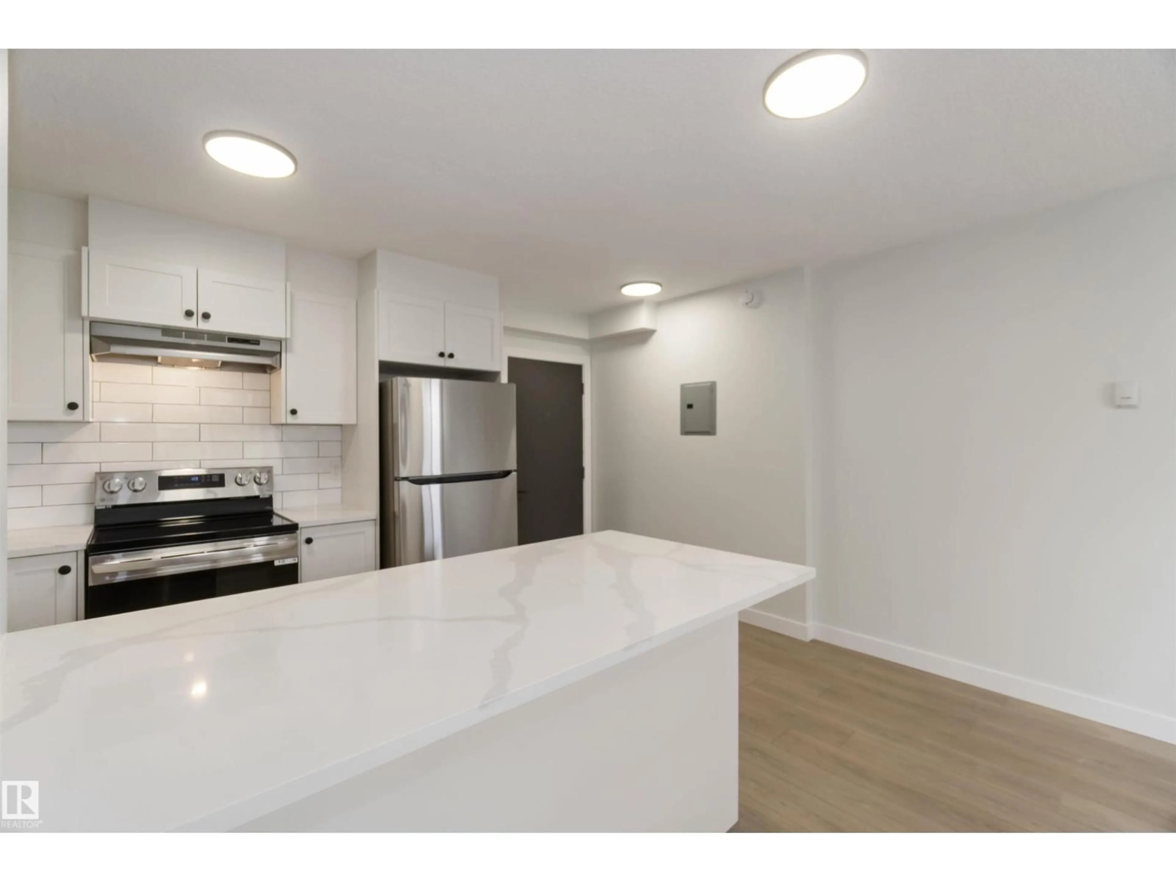 Unknown for 405 - 9730 106 ST NW, Edmonton Alberta T5K1B7