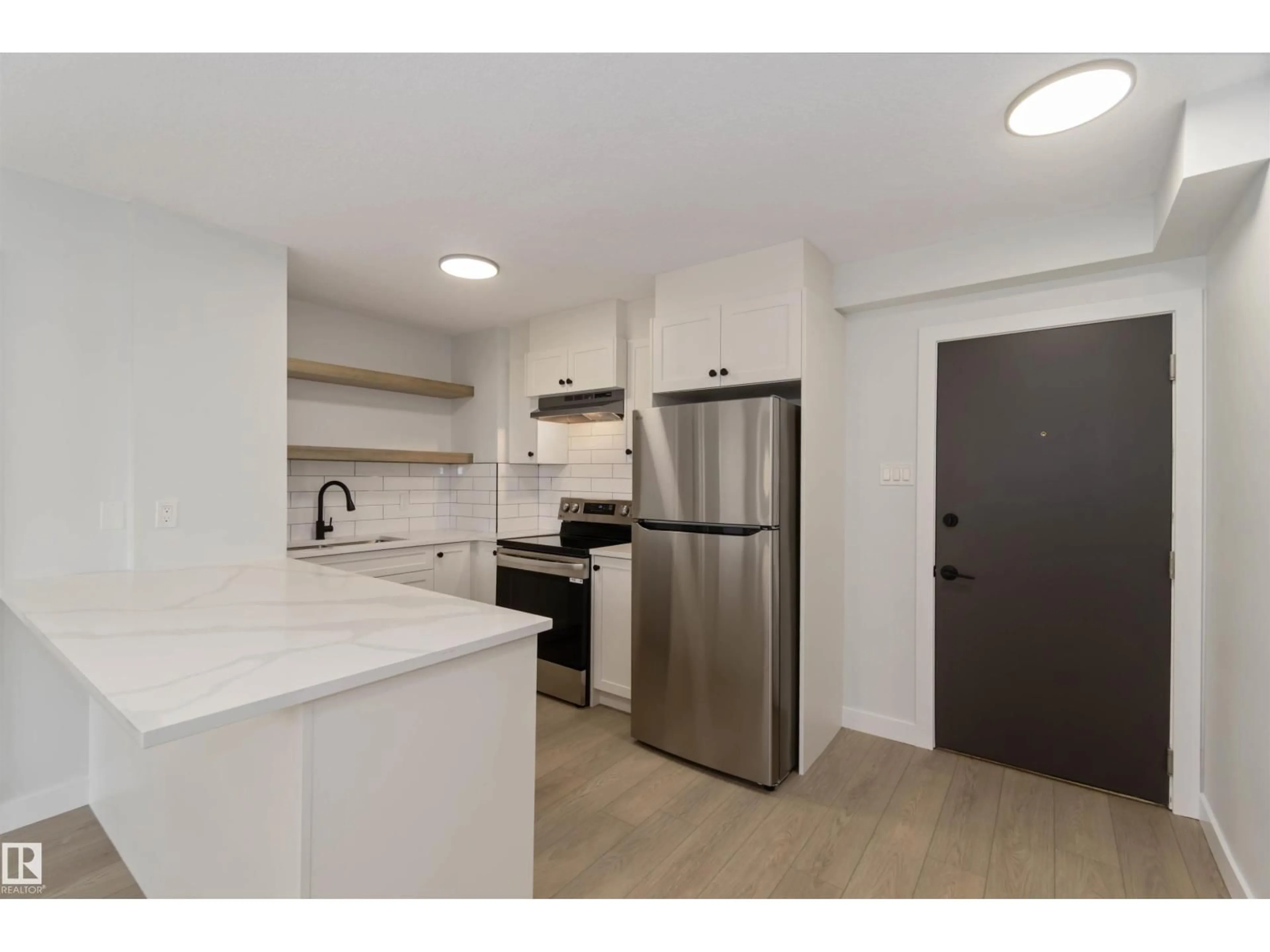 Standard kitchen, unknown for 405 - 9730 106 ST NW, Edmonton Alberta T5K1B7