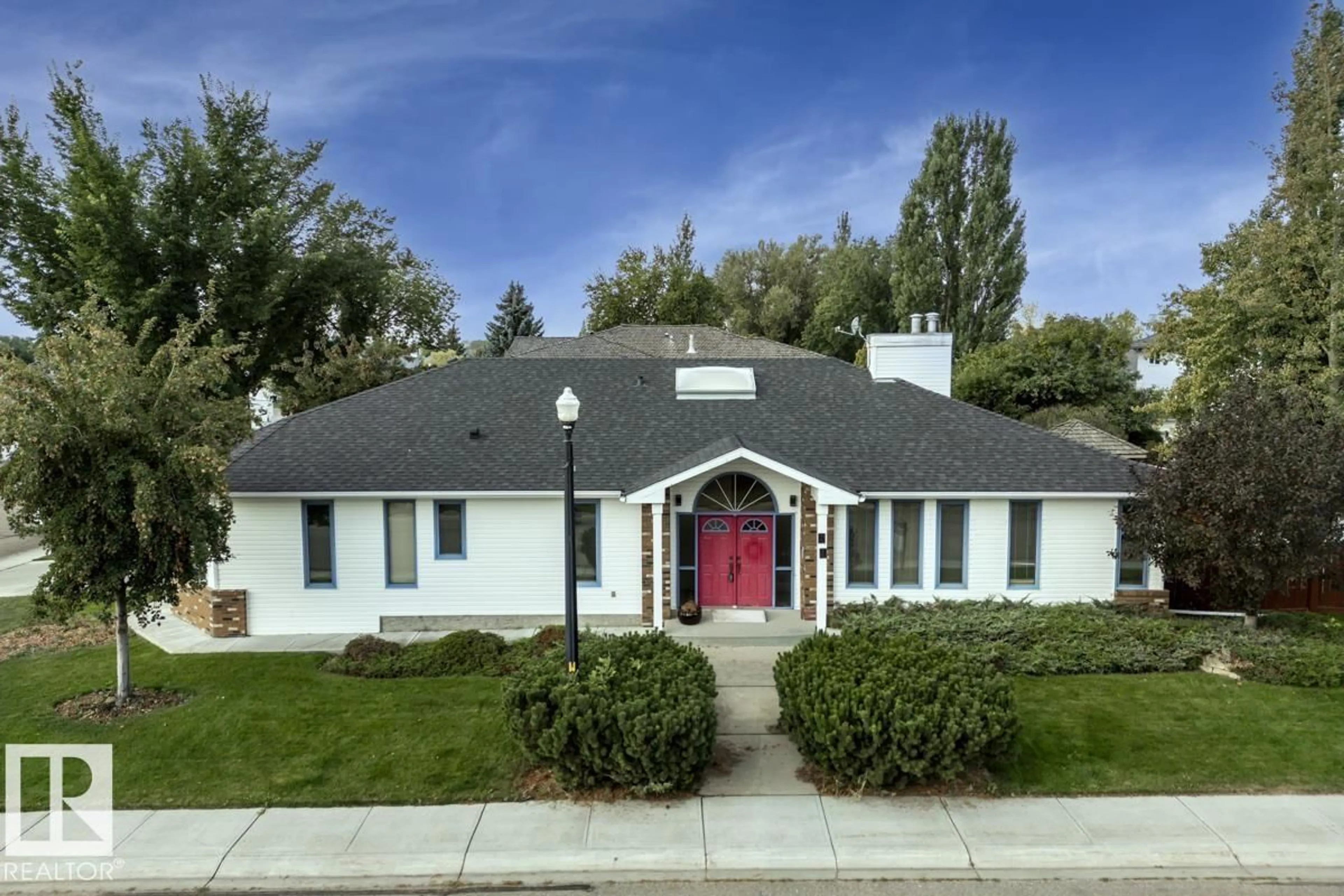 Home with vinyl exterior material, street for 69 NOTTINGHAM ES, Sherwood Park Alberta T8A5M2