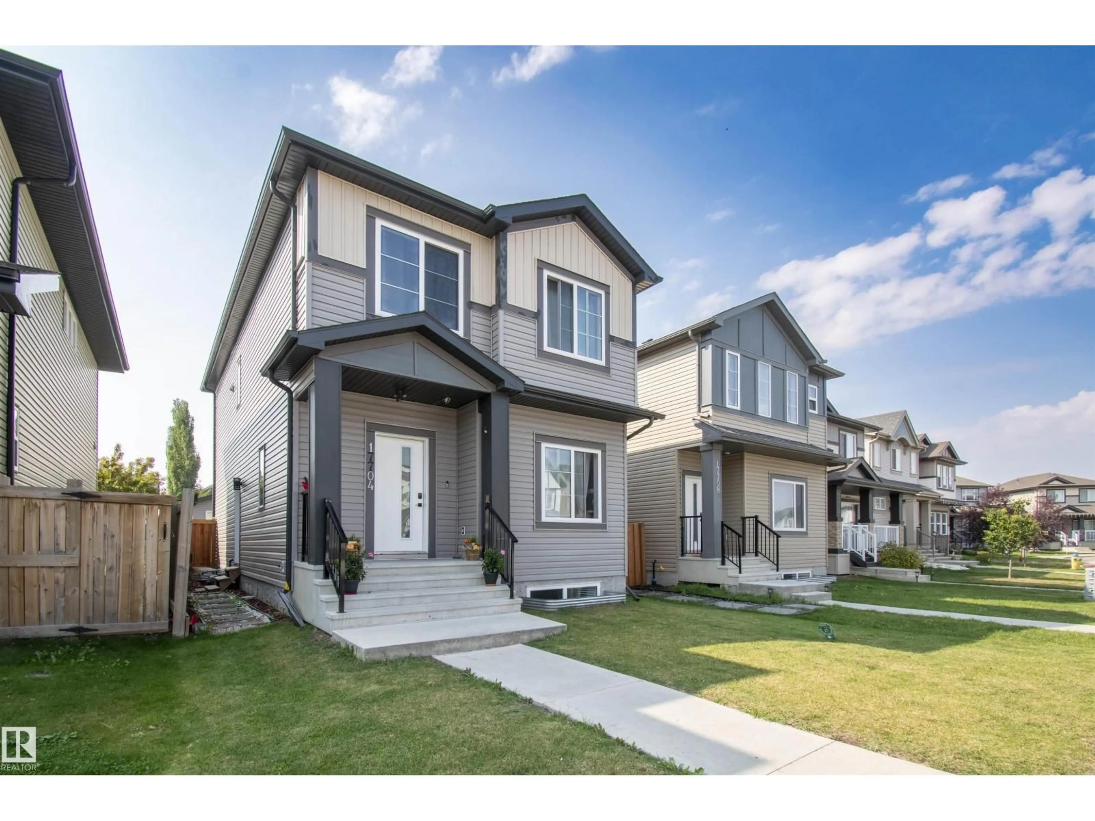 Home with vinyl exterior material, street for NW - 17704 59 ST, Edmonton Alberta T5Y0W8