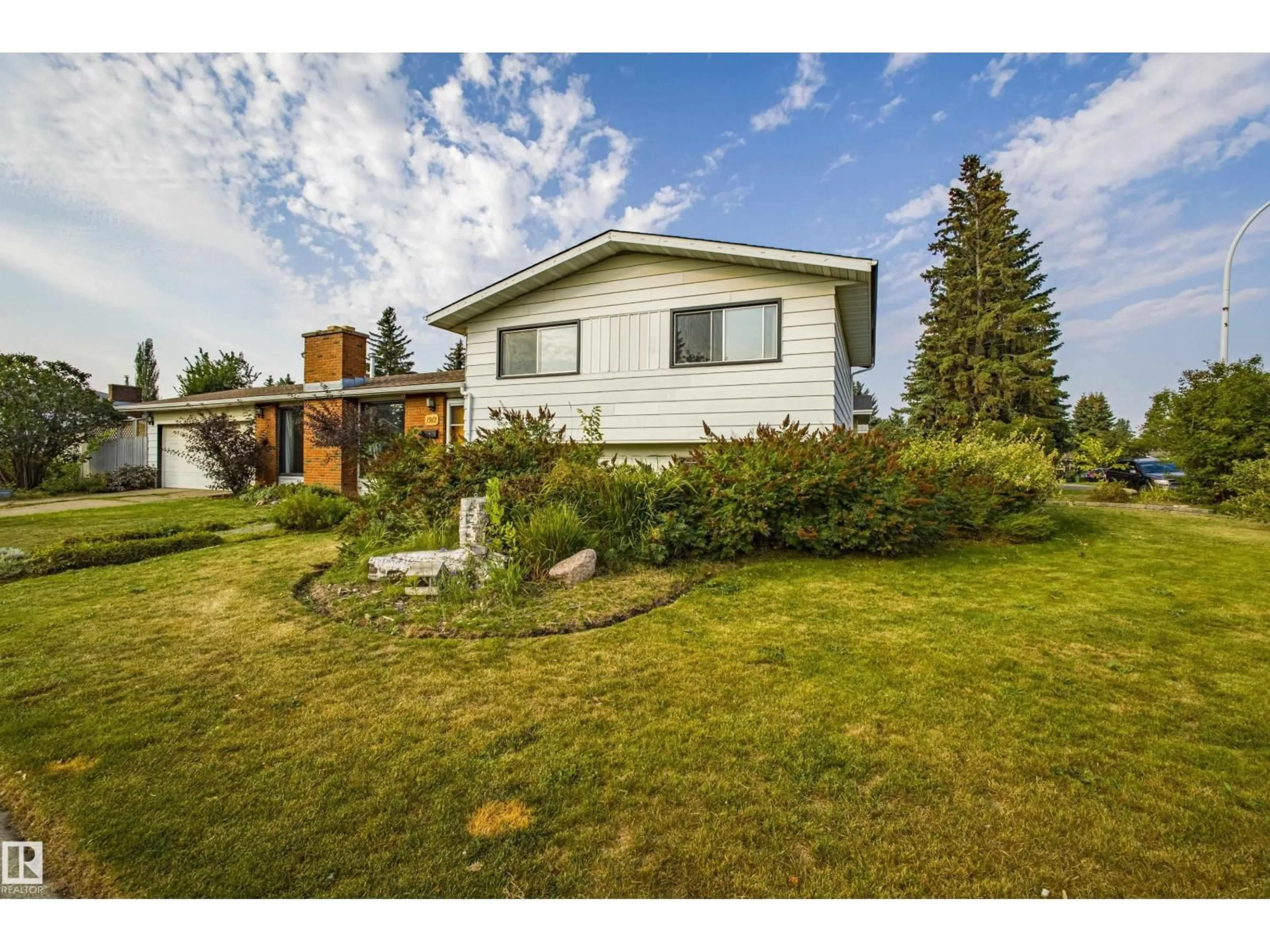 A pic from outside/outdoor area/front of a property/back of a property/a pic from drone, unknown for 1912 68 STREET, Edmonton Alberta T5K2J4