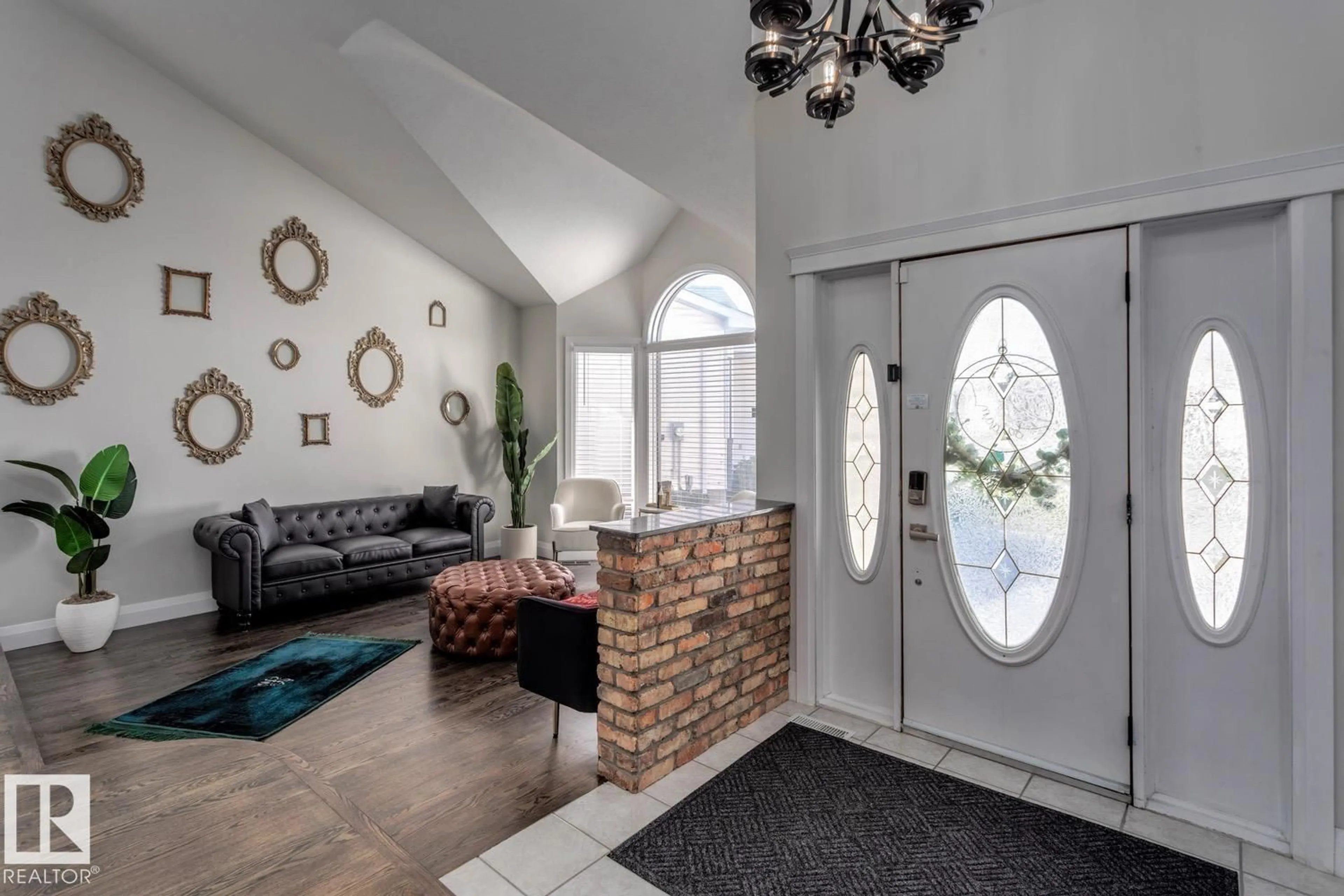 Indoor entryway for 16223 98 ST, Edmonton Alberta T5X4Y6