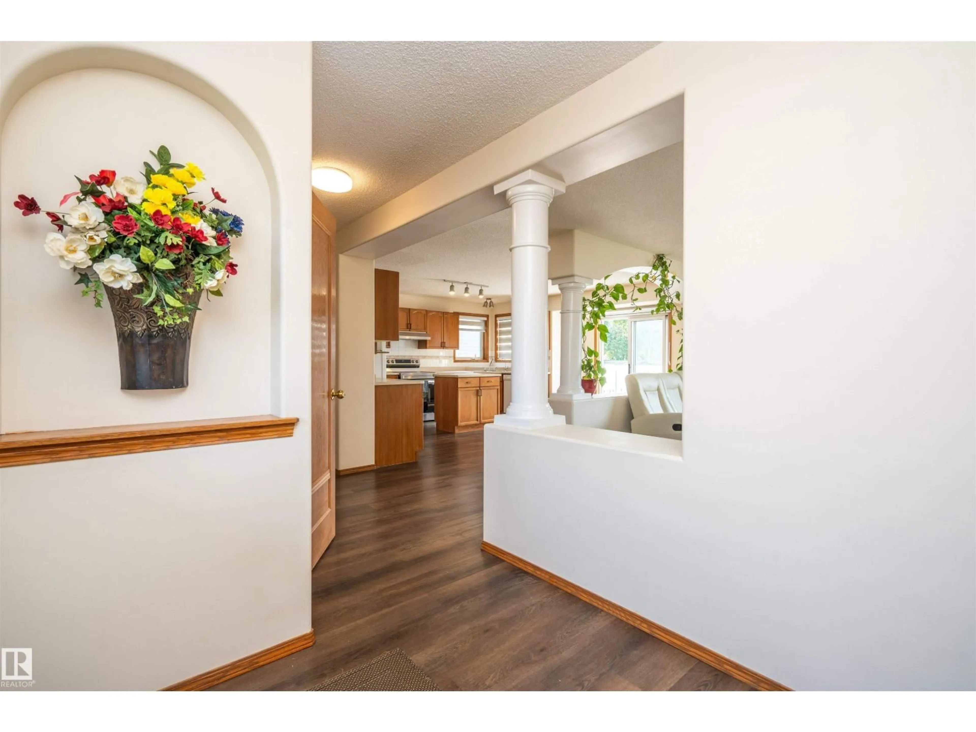 Indoor entryway for 2331 37B AV, Edmonton Alberta T6T1N9