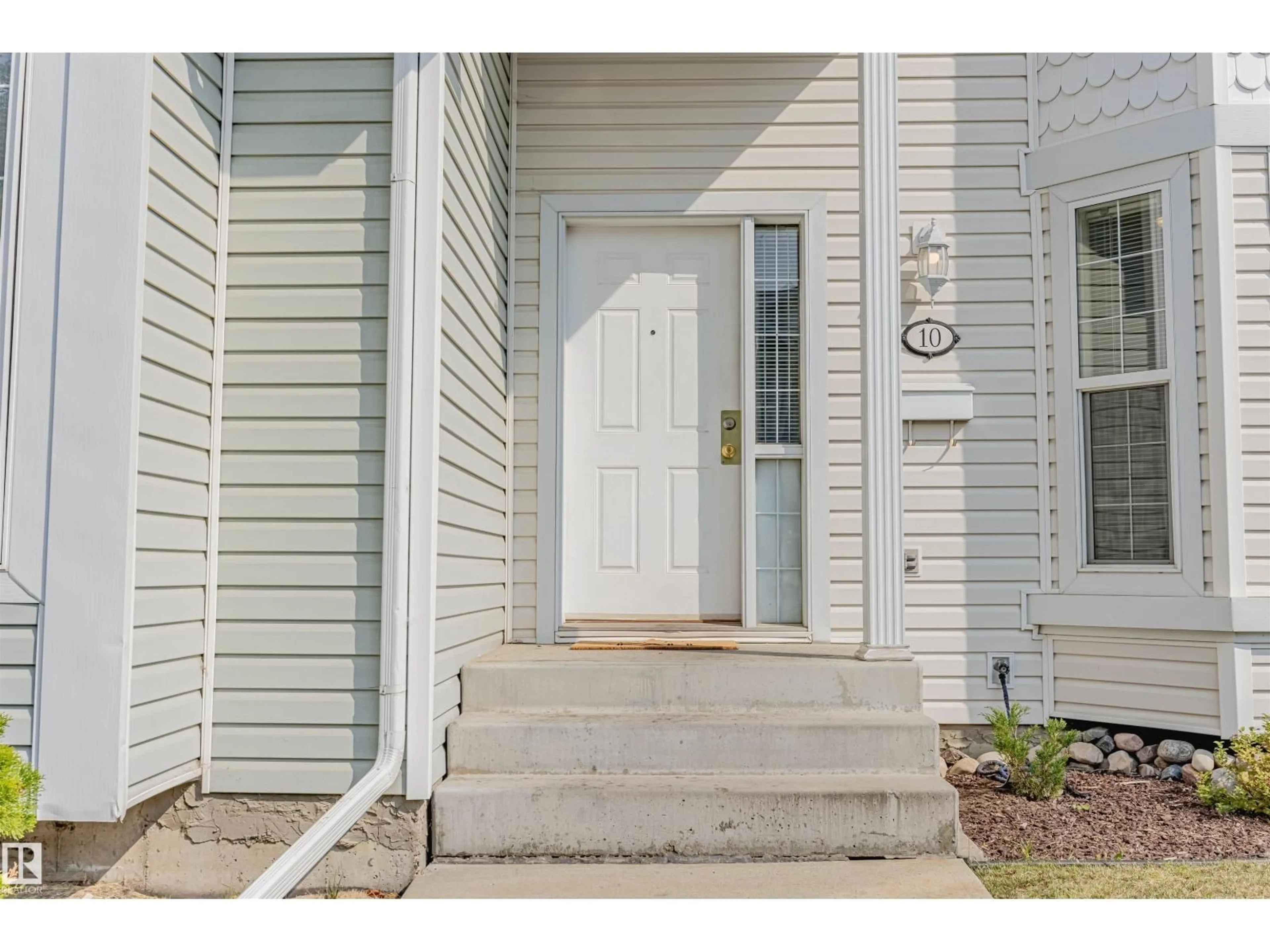 Indoor entryway for #10 - 1780 GLASTONBURY BV, Edmonton Alberta T5T6P9