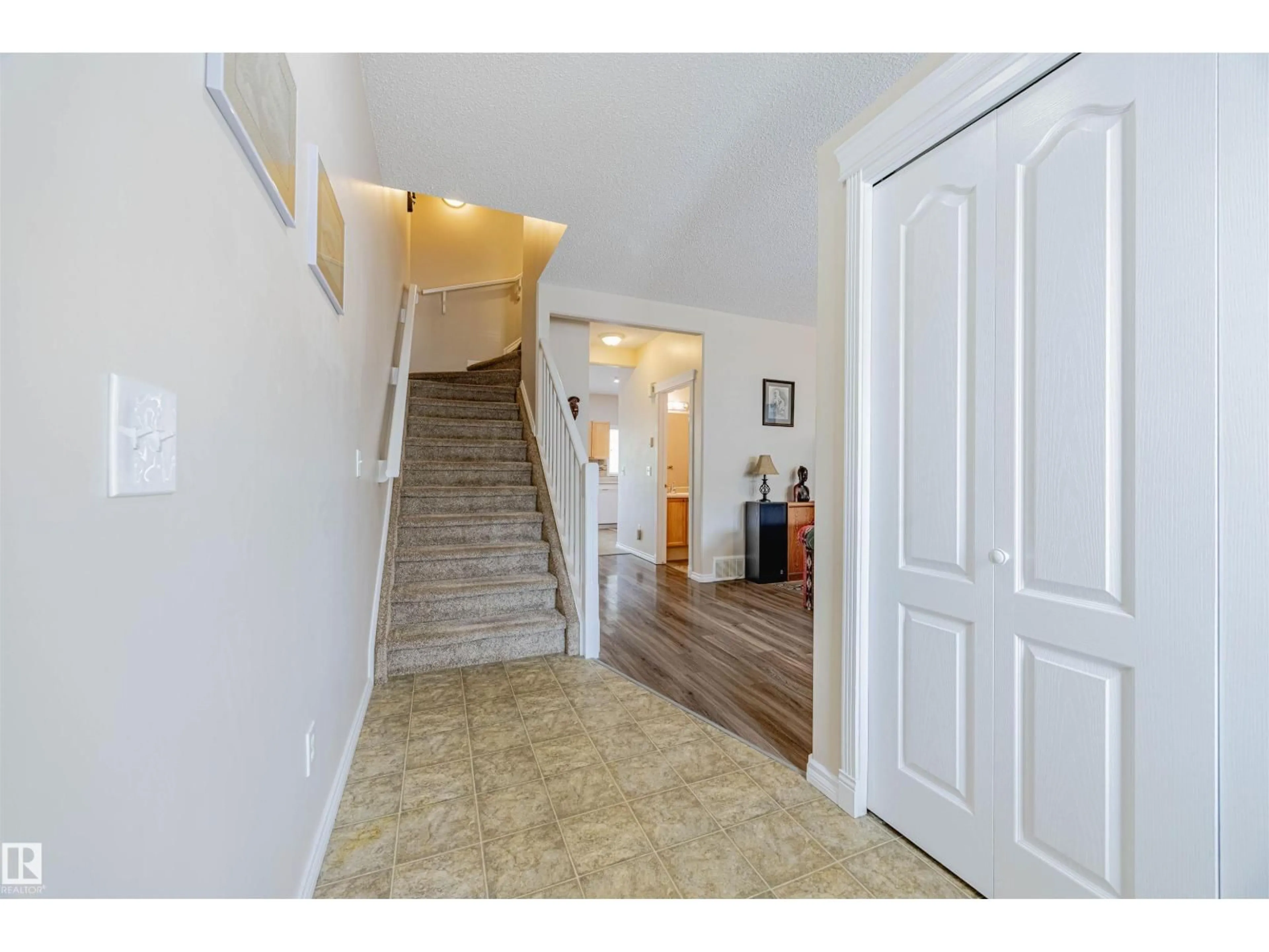 Indoor entryway for #10 - 1780 GLASTONBURY BV, Edmonton Alberta T5T6P9