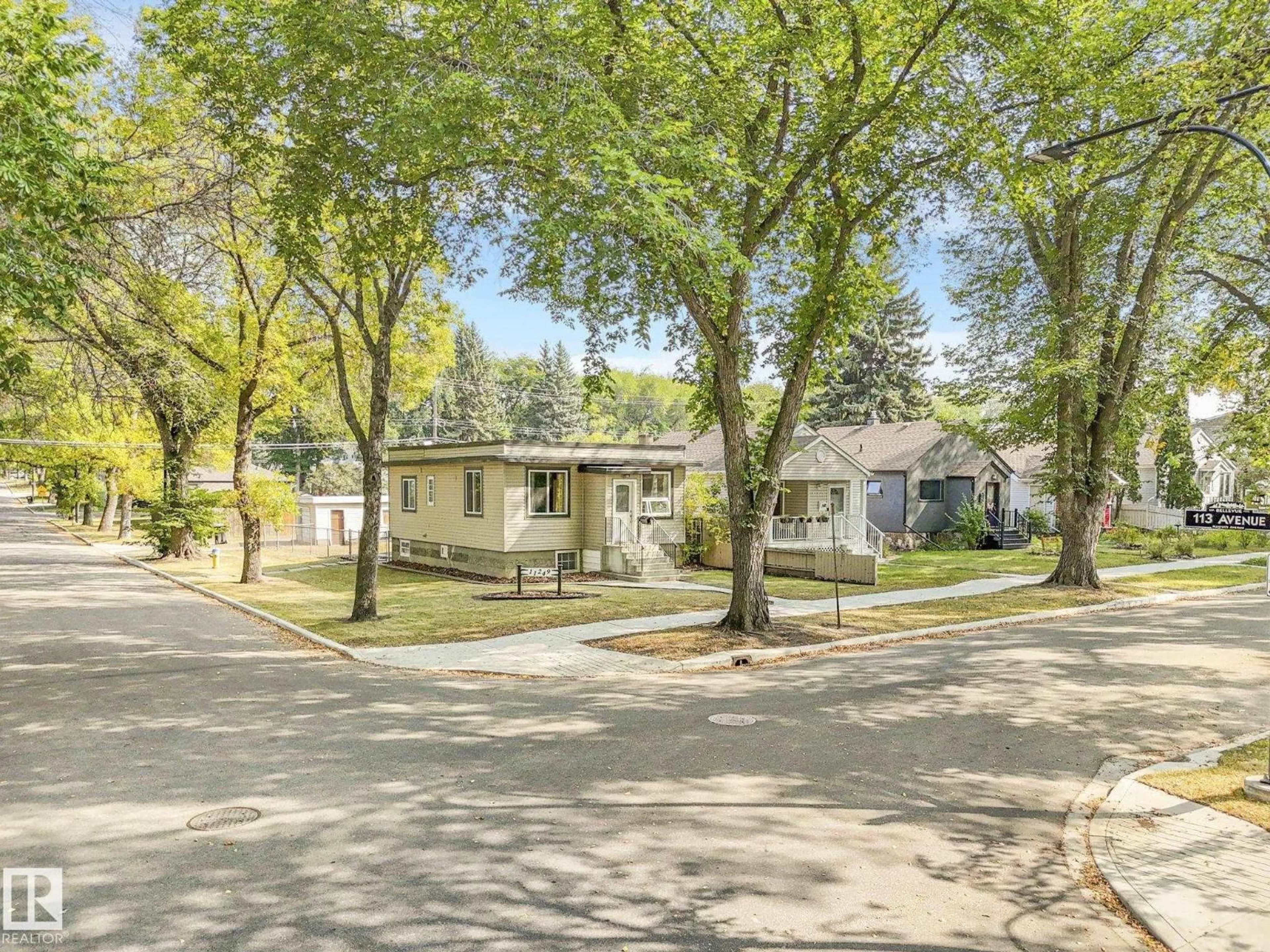 A pic from outside/outdoor area/front of a property/back of a property/a pic from drone, street for 11249 70 ST, Edmonton Alberta T5B1T1
