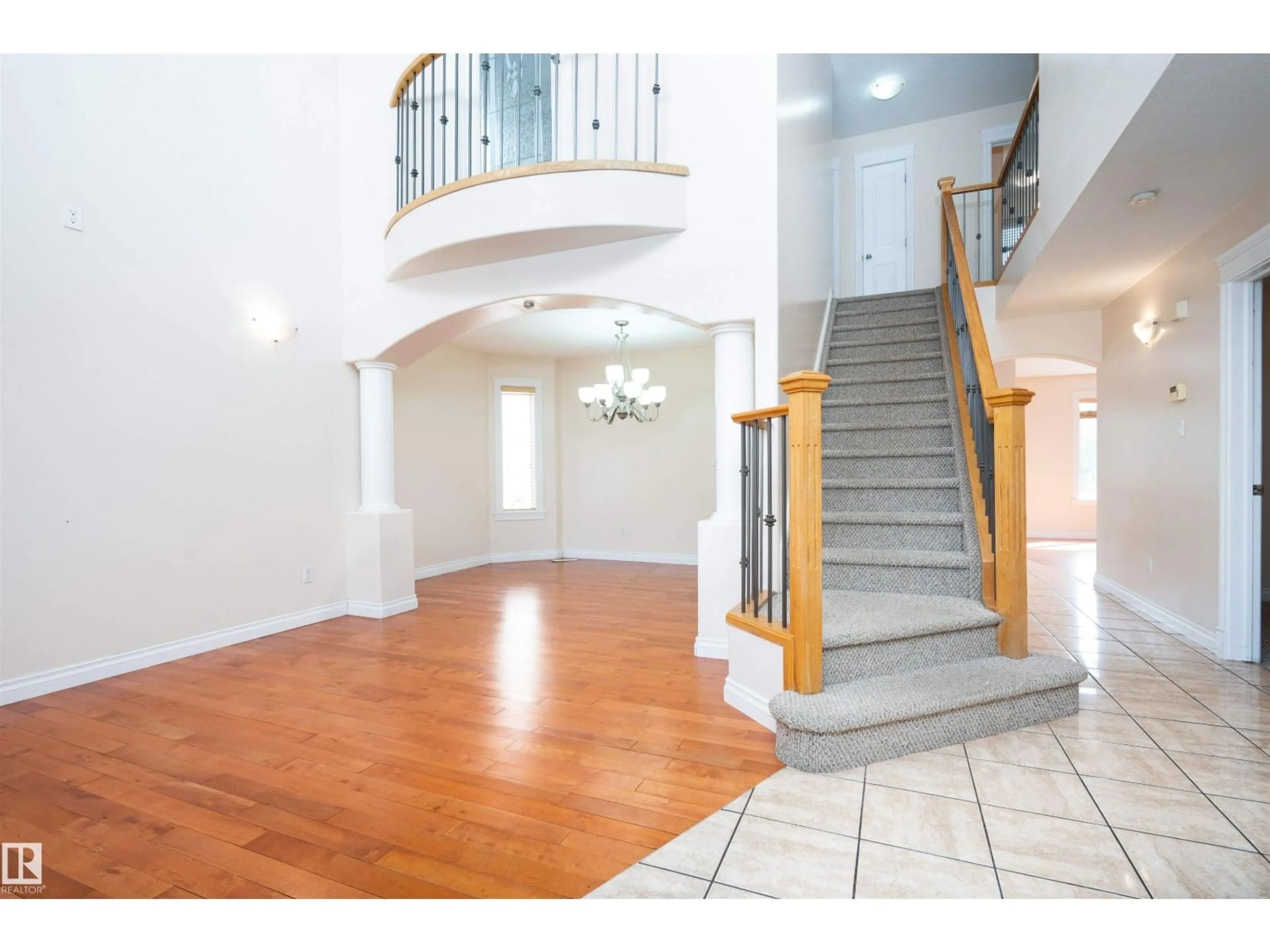Indoor foyer for 16105 49 ST, Edmonton Alberta T5Y0G7